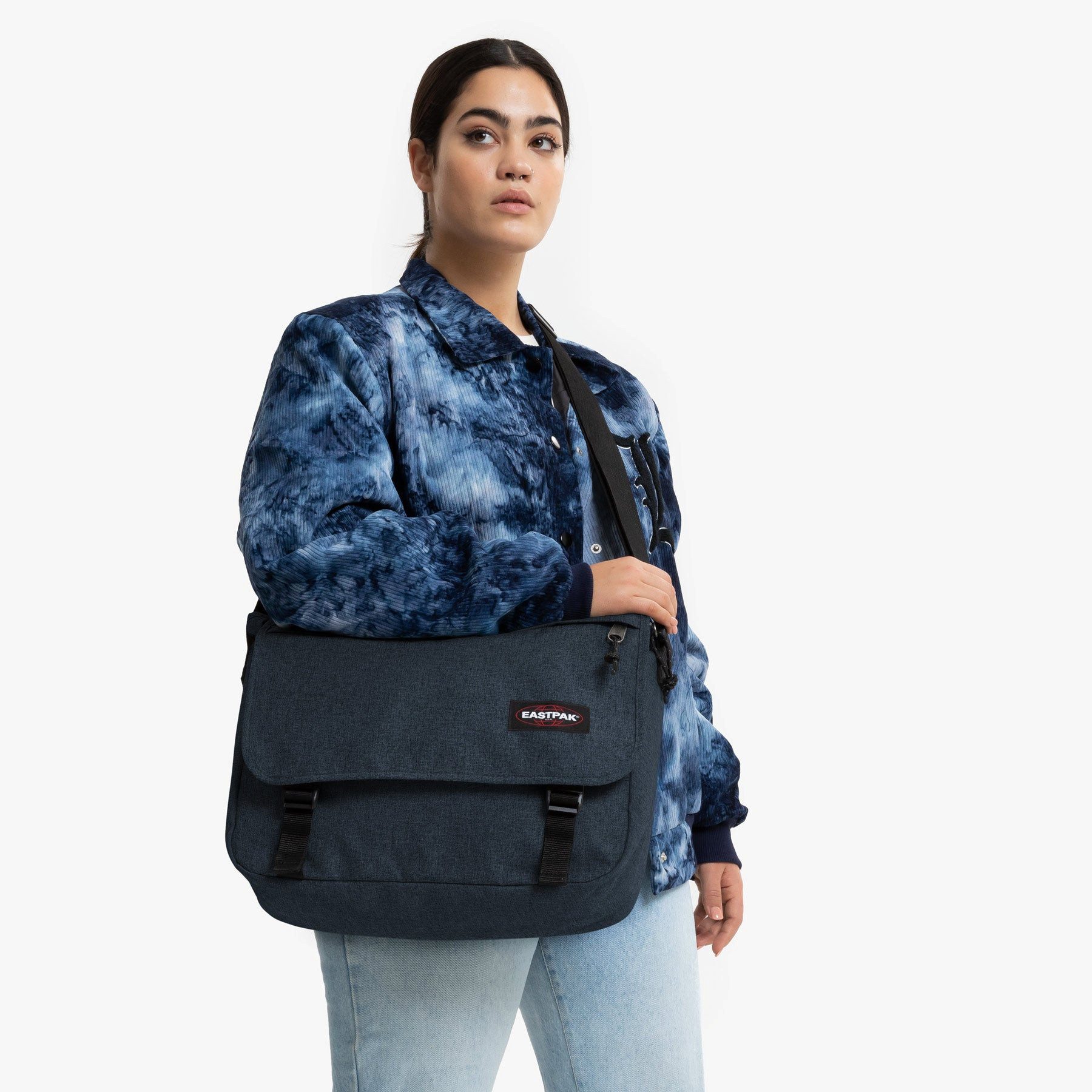 Eastpak Schultertasche Delegate +, Messenger Bag, Umhängetasche mit Trolleygurt