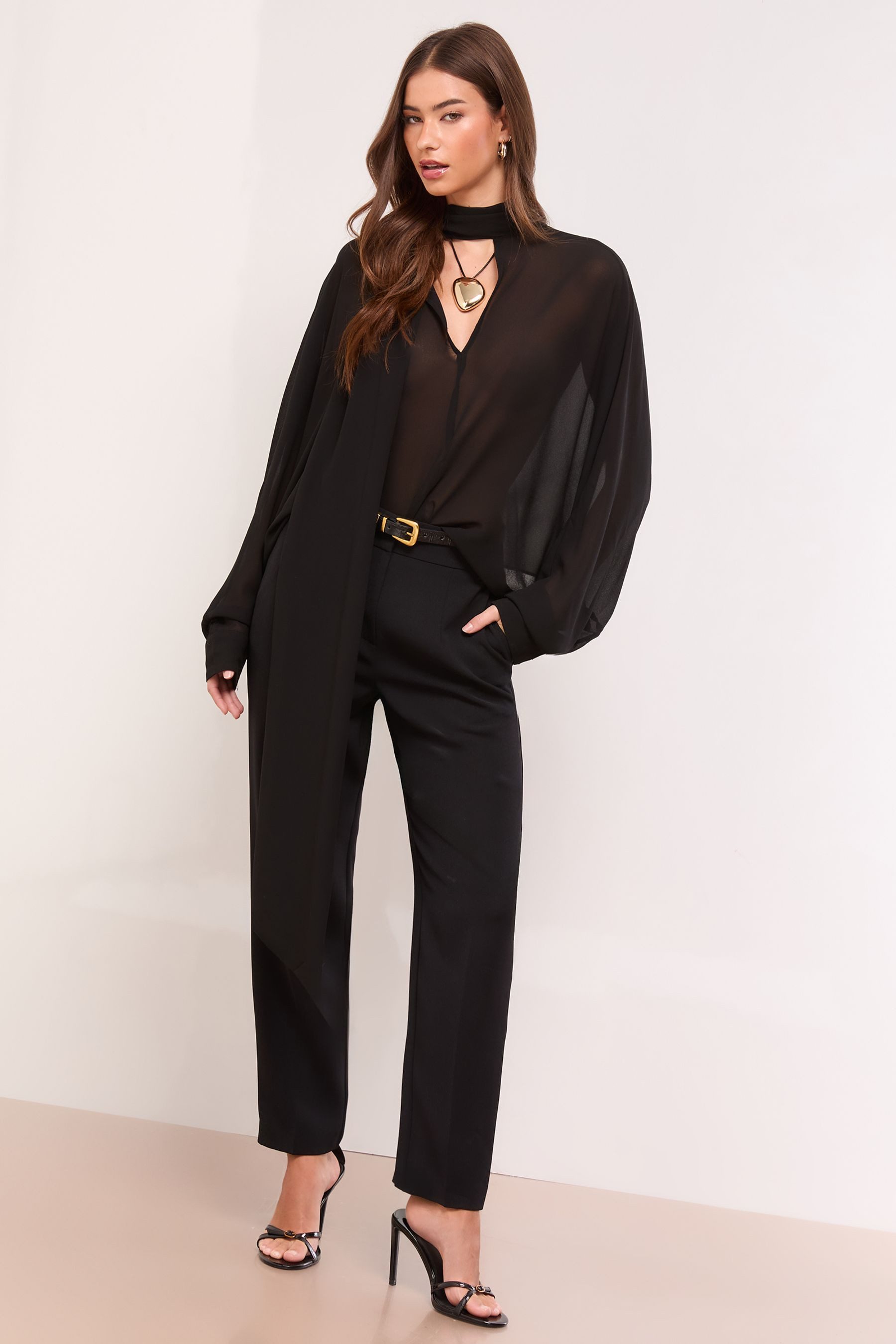 LIPSY Stoffhose Lipsy Premium Tailored Fit Hose mit konischem Bein (1-tlg)