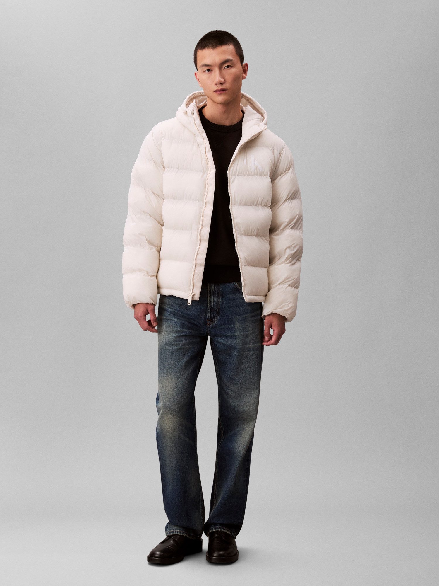 Calvin Klein Jeans Steppjacke LS NYLON MONOGRAM PUFFER JKT Mit Rundhalsausschnitt, regular fit