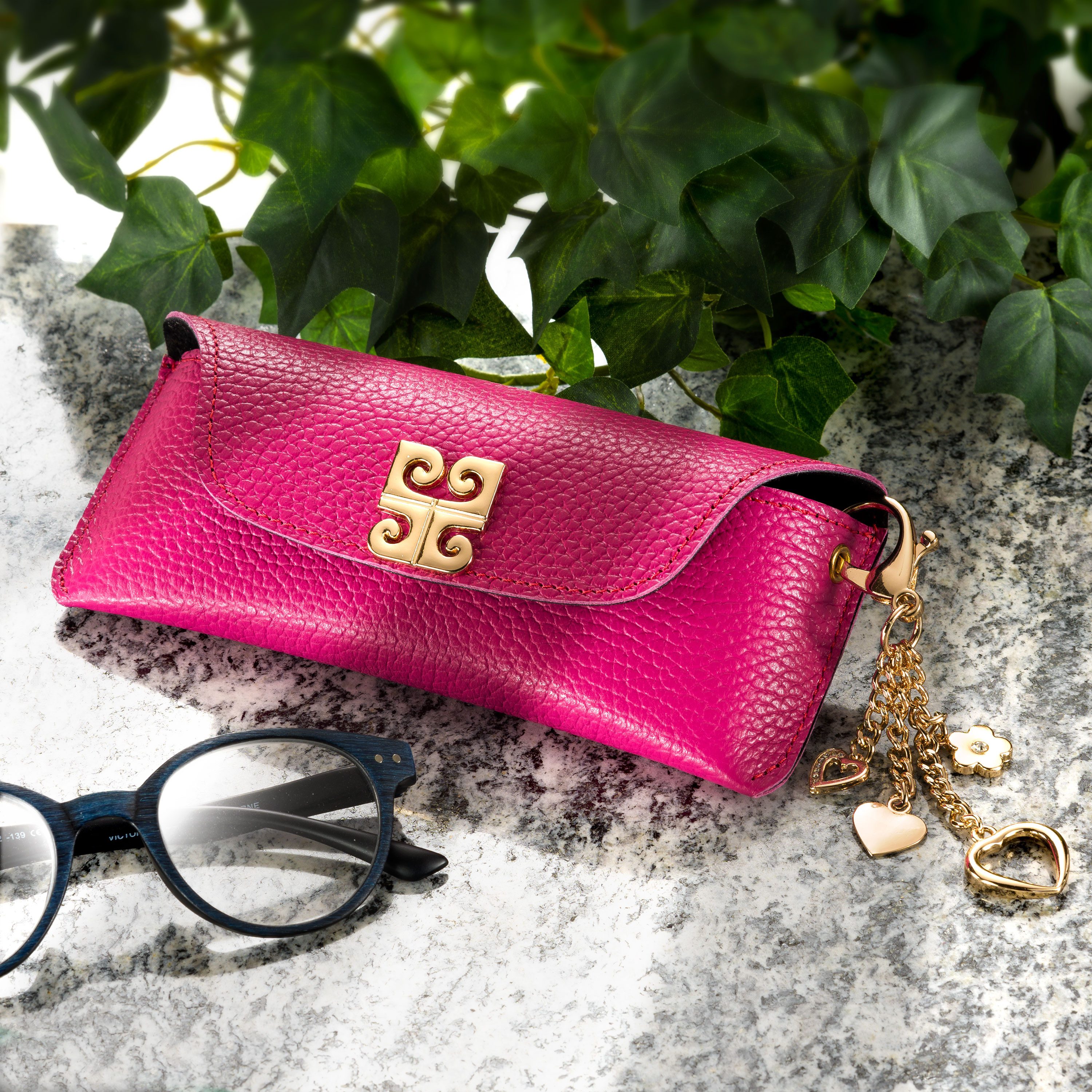 FEFI Brillenetui Echt-Leder mit Anhänger, Exclusive Line, Set aus 1 Etui + hochwertigem Mikrofasertuch