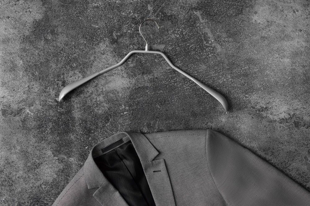 MAWA Kleiderbügel MAWA Bodyform/L Rundstahl-Kleiderbügel mit breit ausgeformter belastbarer Schulterauflage, aus 4,6 mm Rundstahl, körpergeformt, rutschhemmend ummantelt, geeignet für Oberbekleidung, 10 Stück Silber