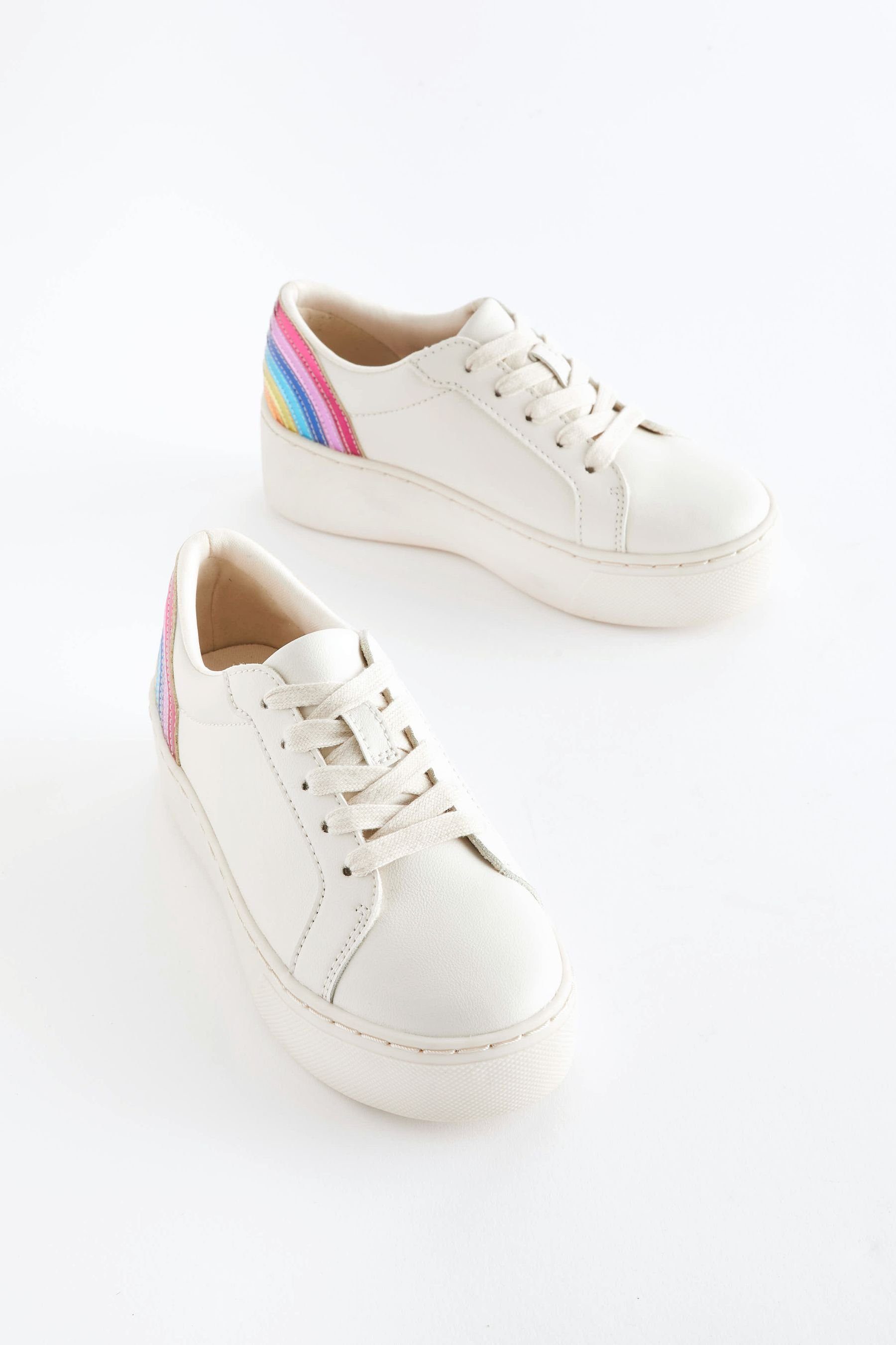 Sneaker mit White Next Sneaker Kompakte (1-tlg) Rainbow Keilabsatz