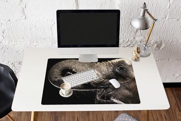 MuchoWow Gaming Mauspad Porträt eines Elefanten mit seinem Rüssel im Maul (1-St), Büro für Tastatur und Maus, Mousepad Gaming, 90x60 cm, XXL, Großes