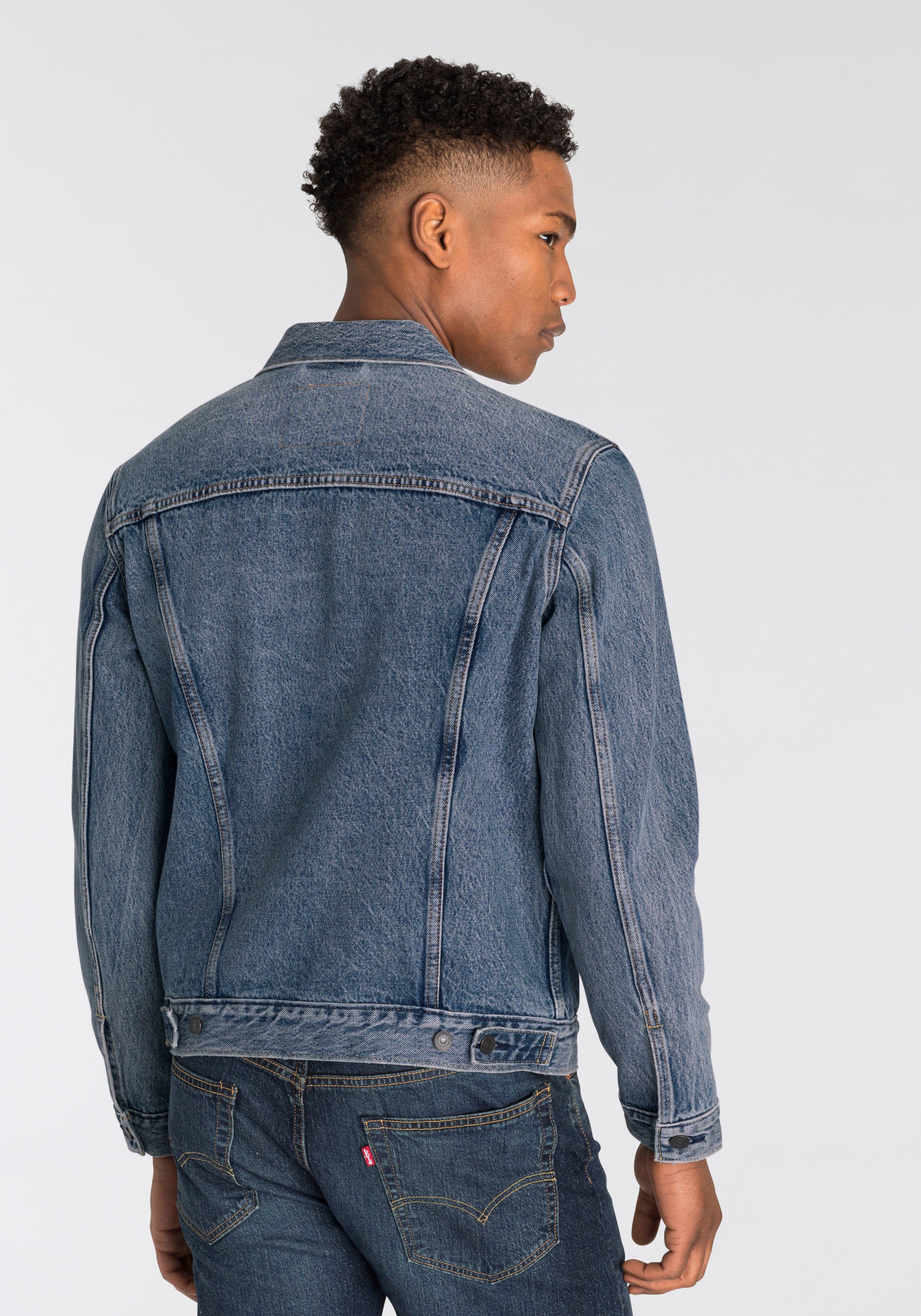 Levi's® Jeansjacke VINTAGE FIT TRUCKER JKT mit Knopfleiste günstig online kaufen