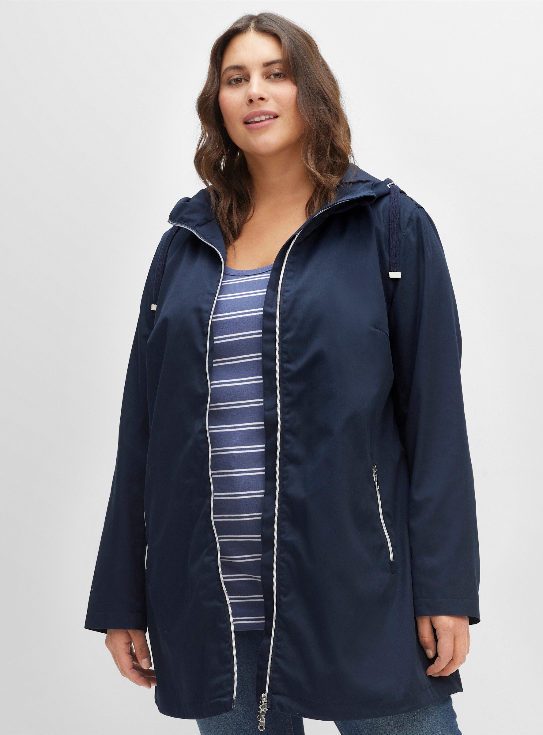 Sheego Allwetterjacke Outdoorjacke Langarm in A-Linie, mit Kapuze und Tunnelzug