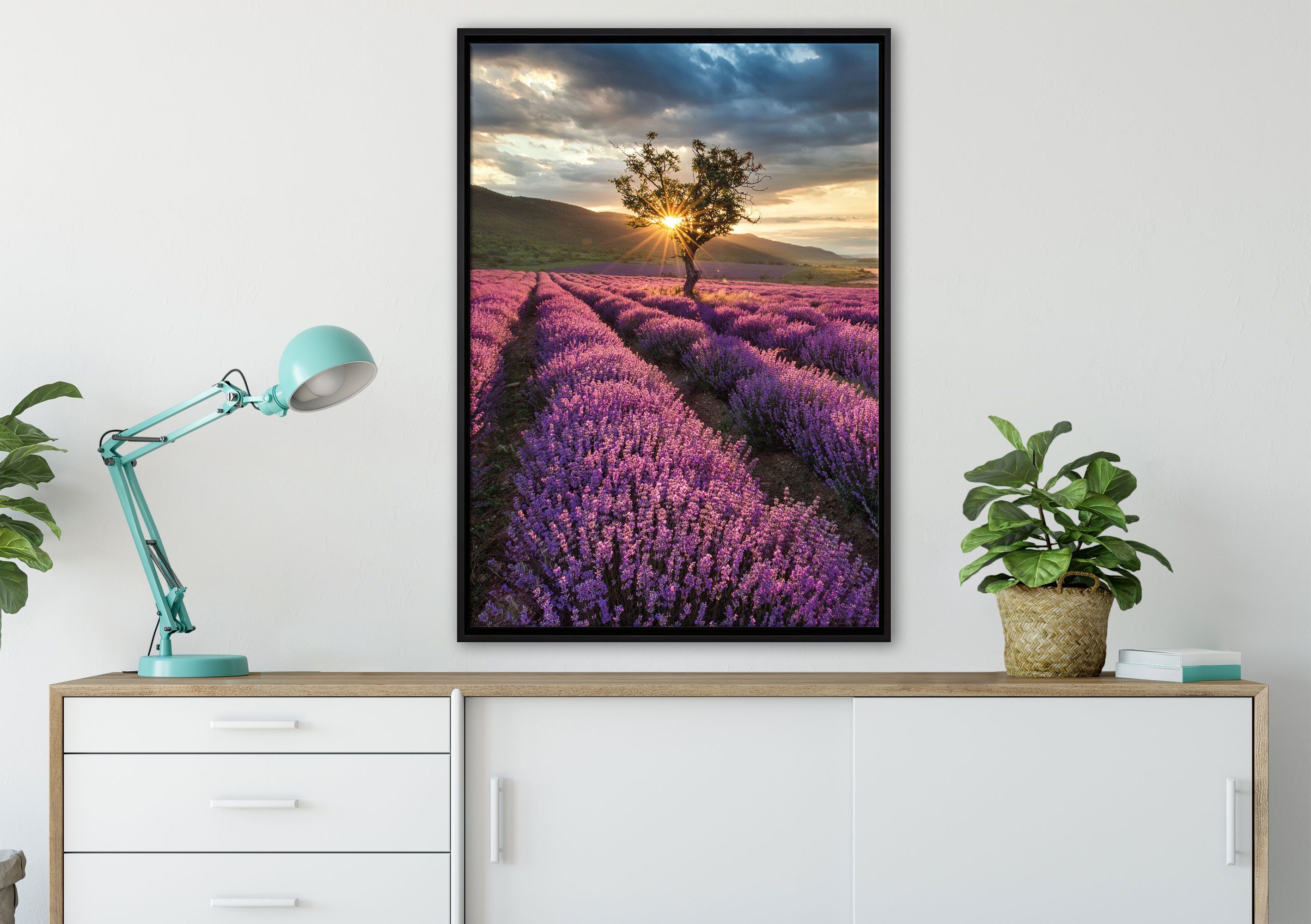 einem in Provence mit bespannt, Pixxprint fertig Baum, Zackenaufhänger Lavendel gefasst, (1 Leinwandbild St), Schattenfugen-Bilderrahmen inkl. Leinwandbild Wanddekoration