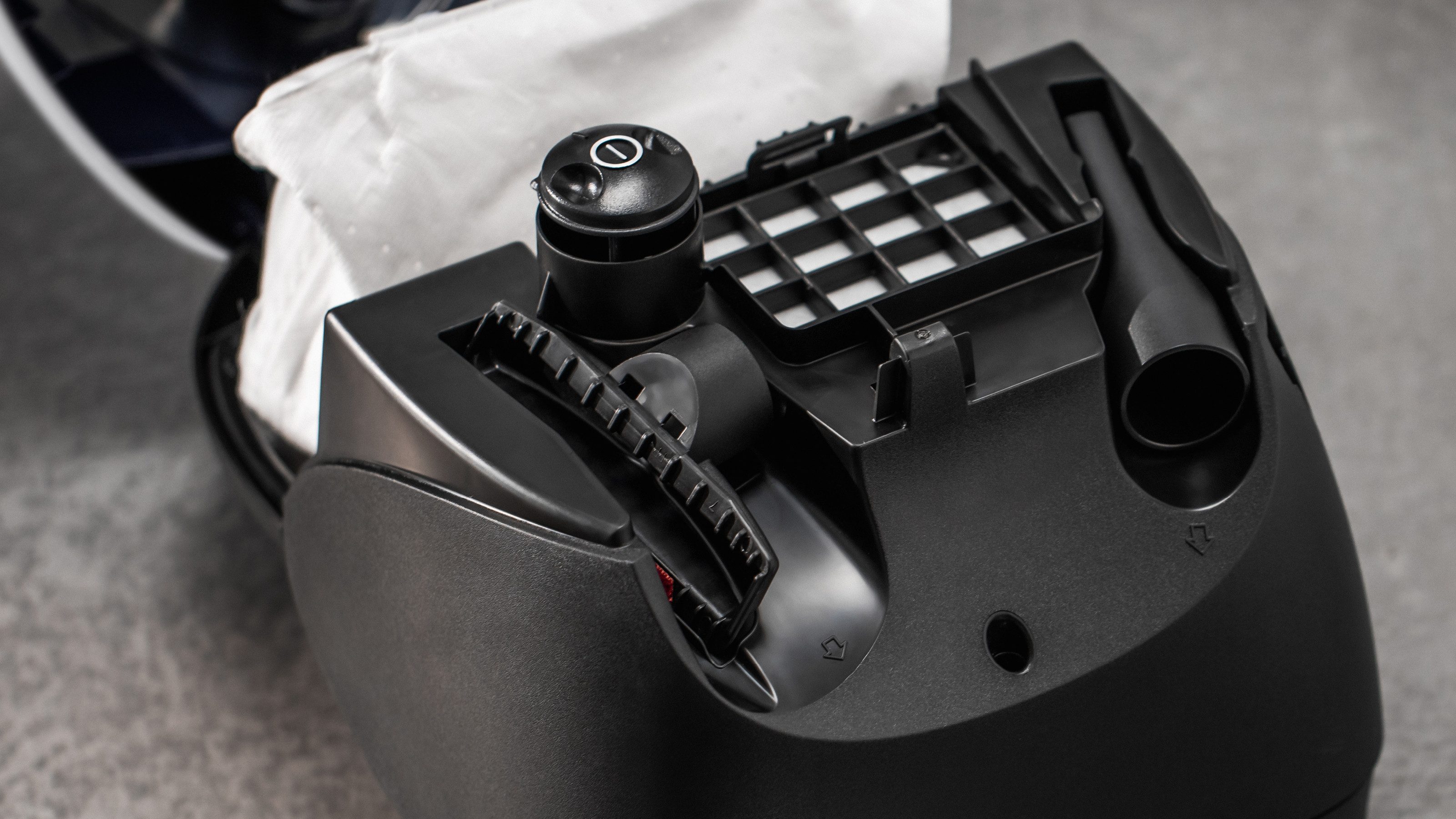 SIEMENS Bodenstaubsauger VS06WH1T, Made in Germany, Hygiene-Filter, kompakt, leicht, 850 W, mit Beutel, hohe Saugkraft, spezielle Hartbodendüse, integriertes Zubehör, weiß