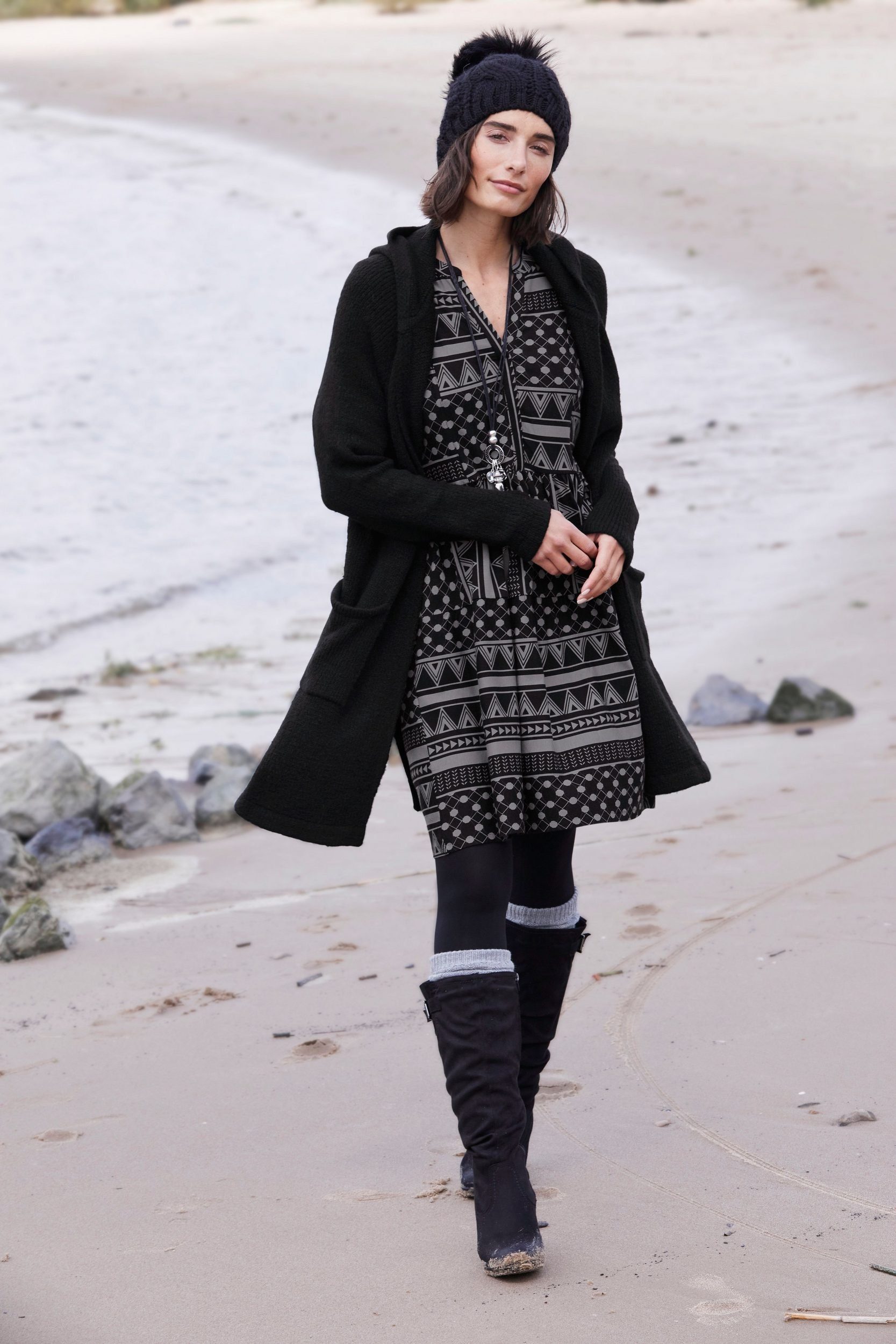 KangaROOS Kapuzenstrickjacke mit aufgesetzten Taschen und breiten Rippbündchen