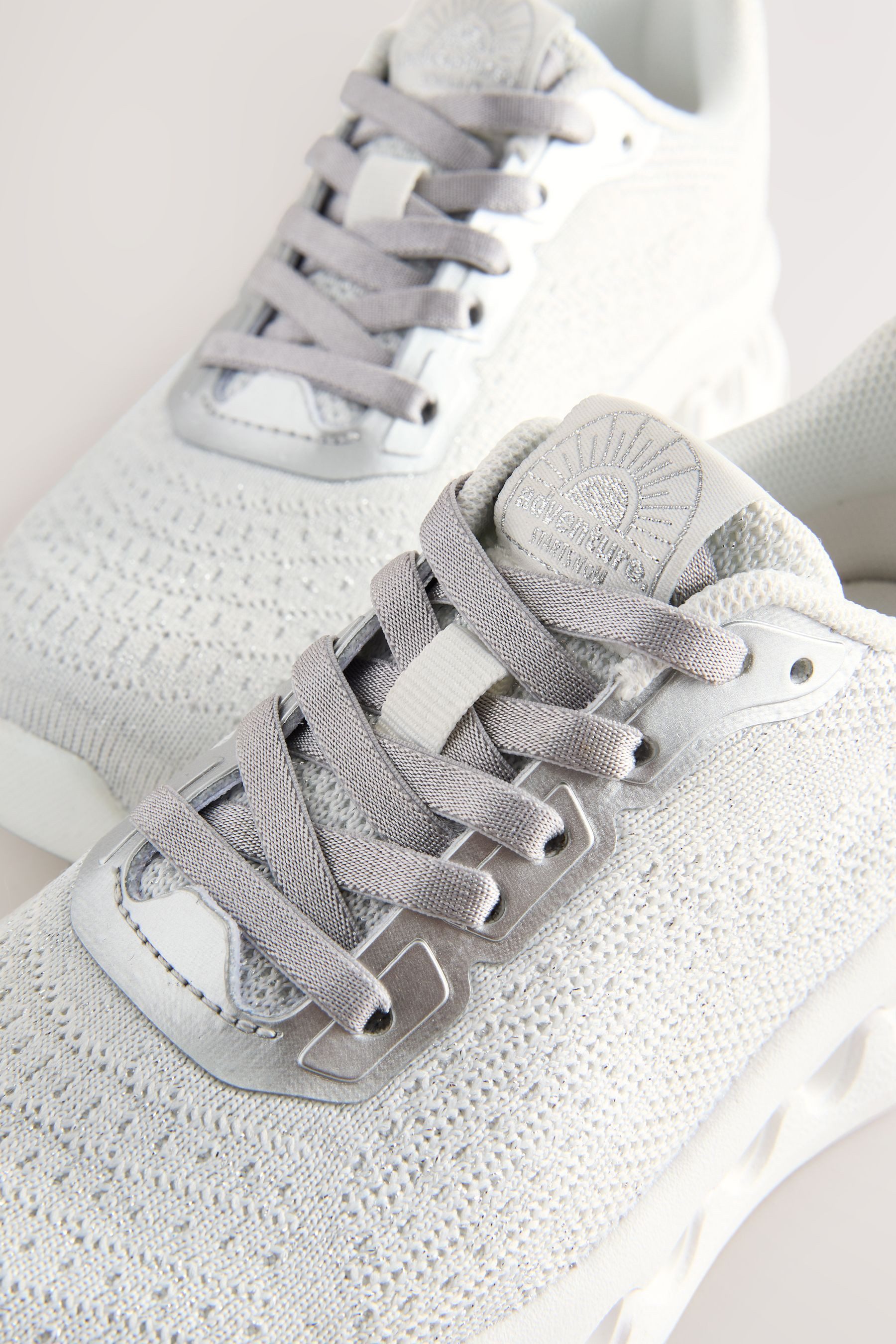 Next Schulturnschuhe mit elastischen Schnürsenkeln Sneaker (1-tlg)