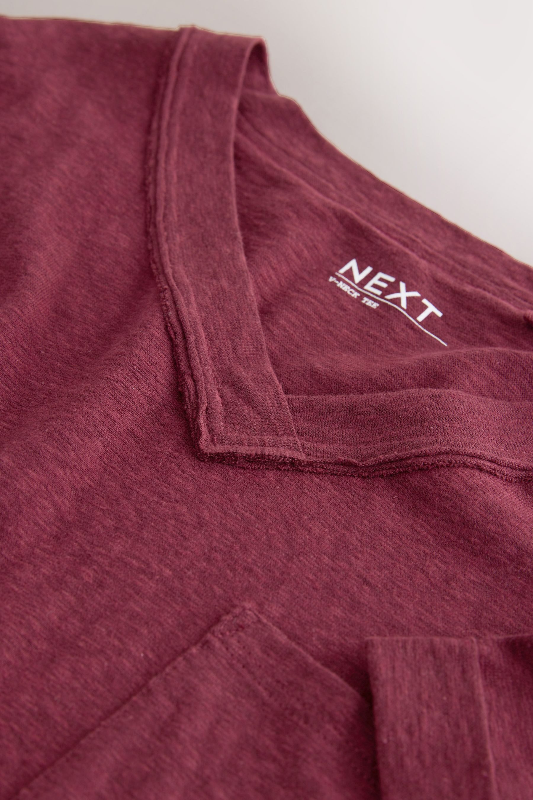 Next V-Shirt Kurzarm-T-Shirt mit V-Ausschnitt und Leinenoptik (1-tlg) – Bild 3 von 5