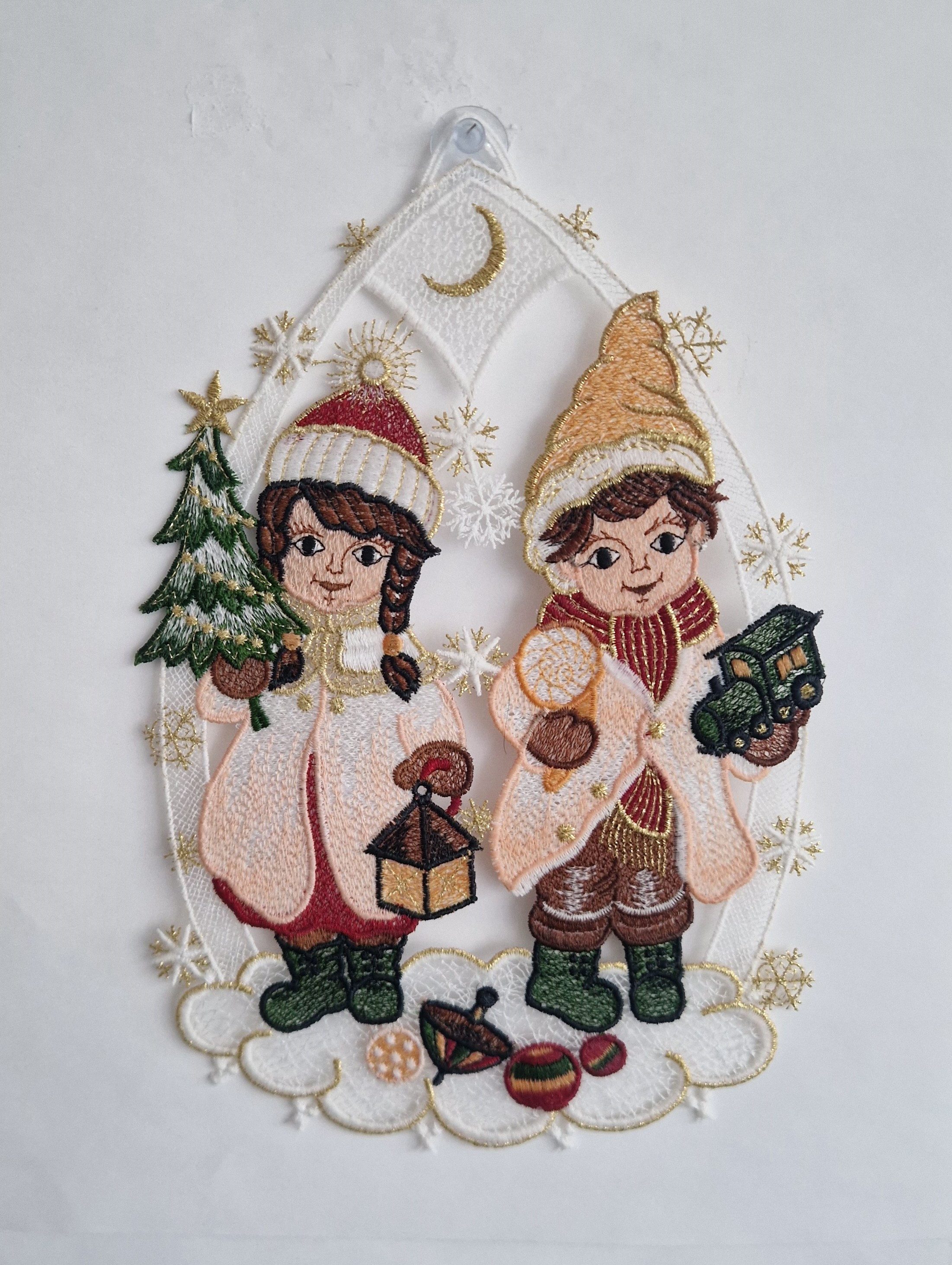 Stickereien Plauen Fensterbild Fensterbild Winterkinder, echte Plauener Stickerei