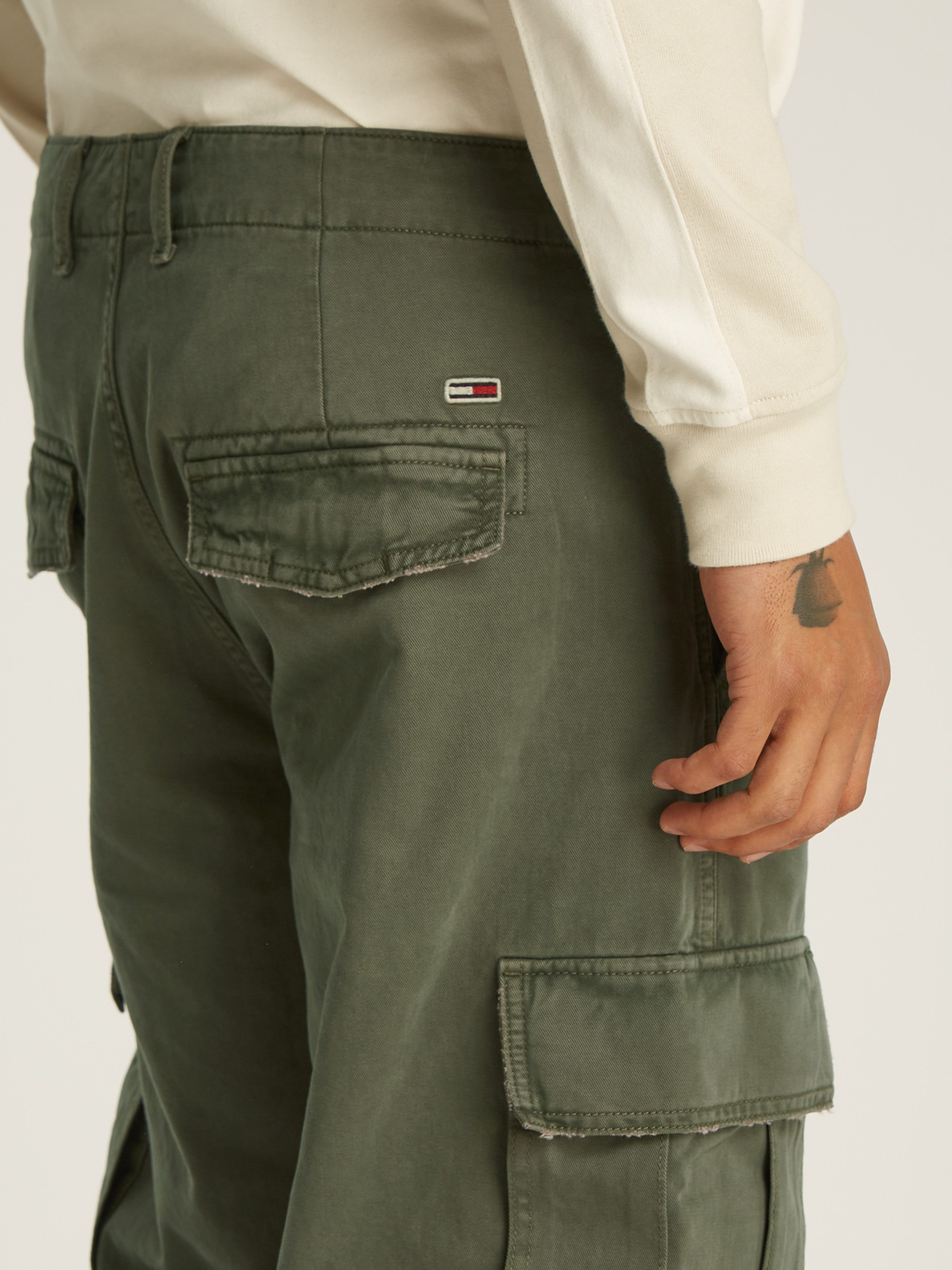 Tommy Jeans Cargohose TJM JAIMIE COTTON CARGO mit Kniefalten