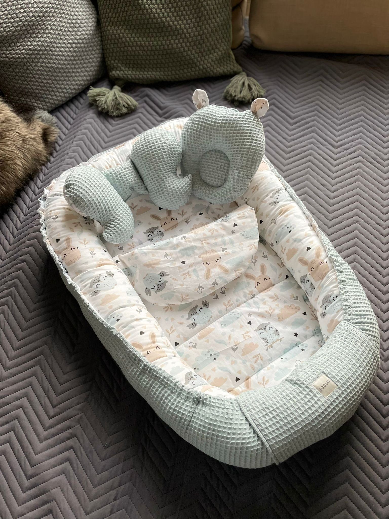 Loolay Bettnestchen Minze WAFFELPIQUE/ HASE Beige Weiß Babynest Babyausstattung, (Reisebett Nestchen SOLO/ o. in PREMIUM Geschenk SETS für Neugeborene, 5-tlg.,  – Bild 4 von 5