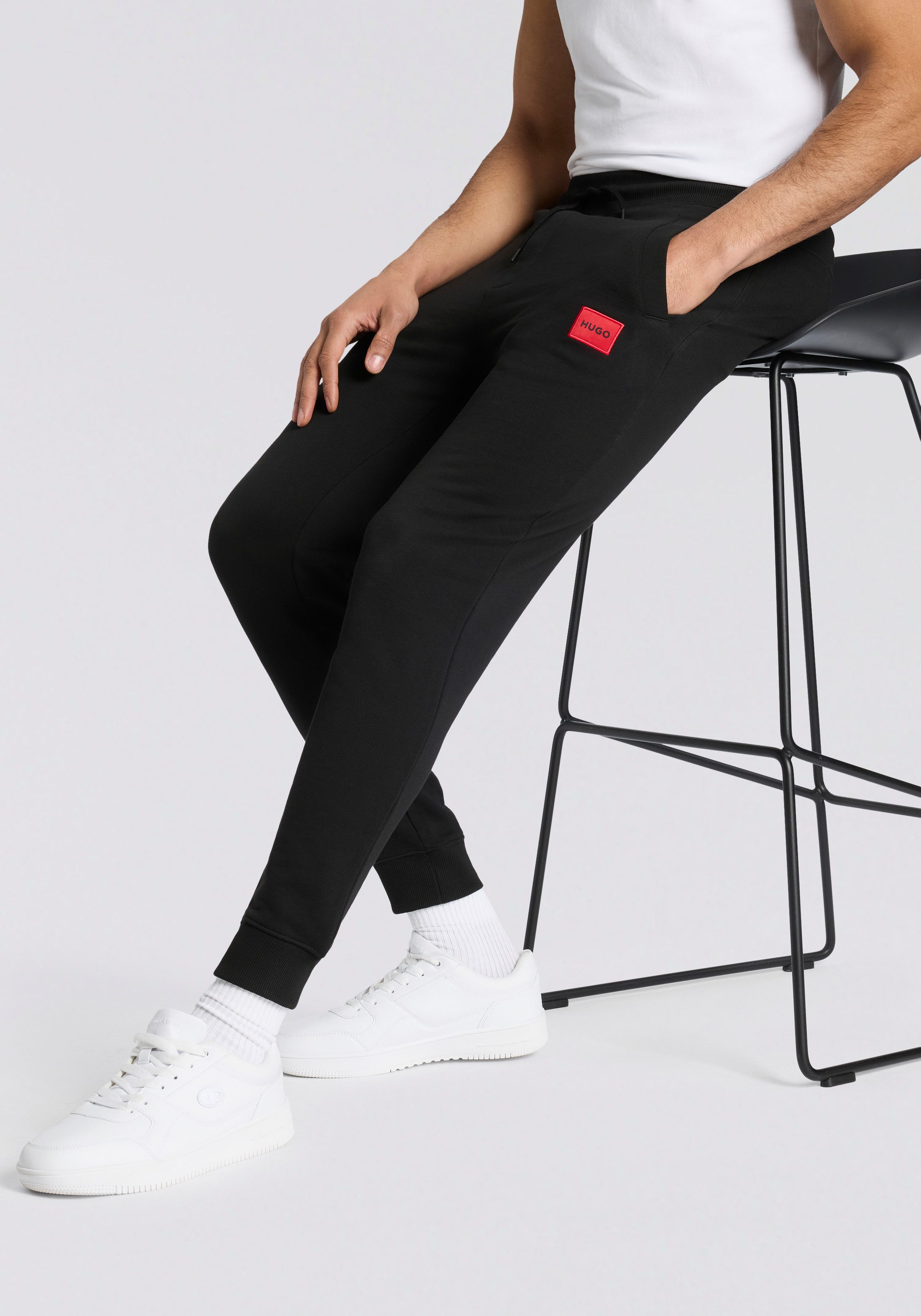 HUGO Sweathose Doak elastischer Bund, Regular Fit, Seitentaschen, Gesäßtasche
