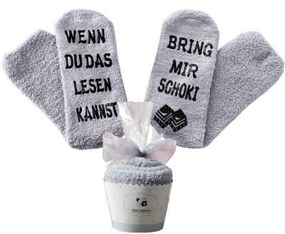 Lucadeau Kuschelsocken mit Spruch "Wenn du das lesen kannst, bring mir Schoki" (Cupcake Verpackung, 1 Paar) rutschfest, Gr. 36-43, Geschenke für Frauen, Geburtstagsgeschenk
