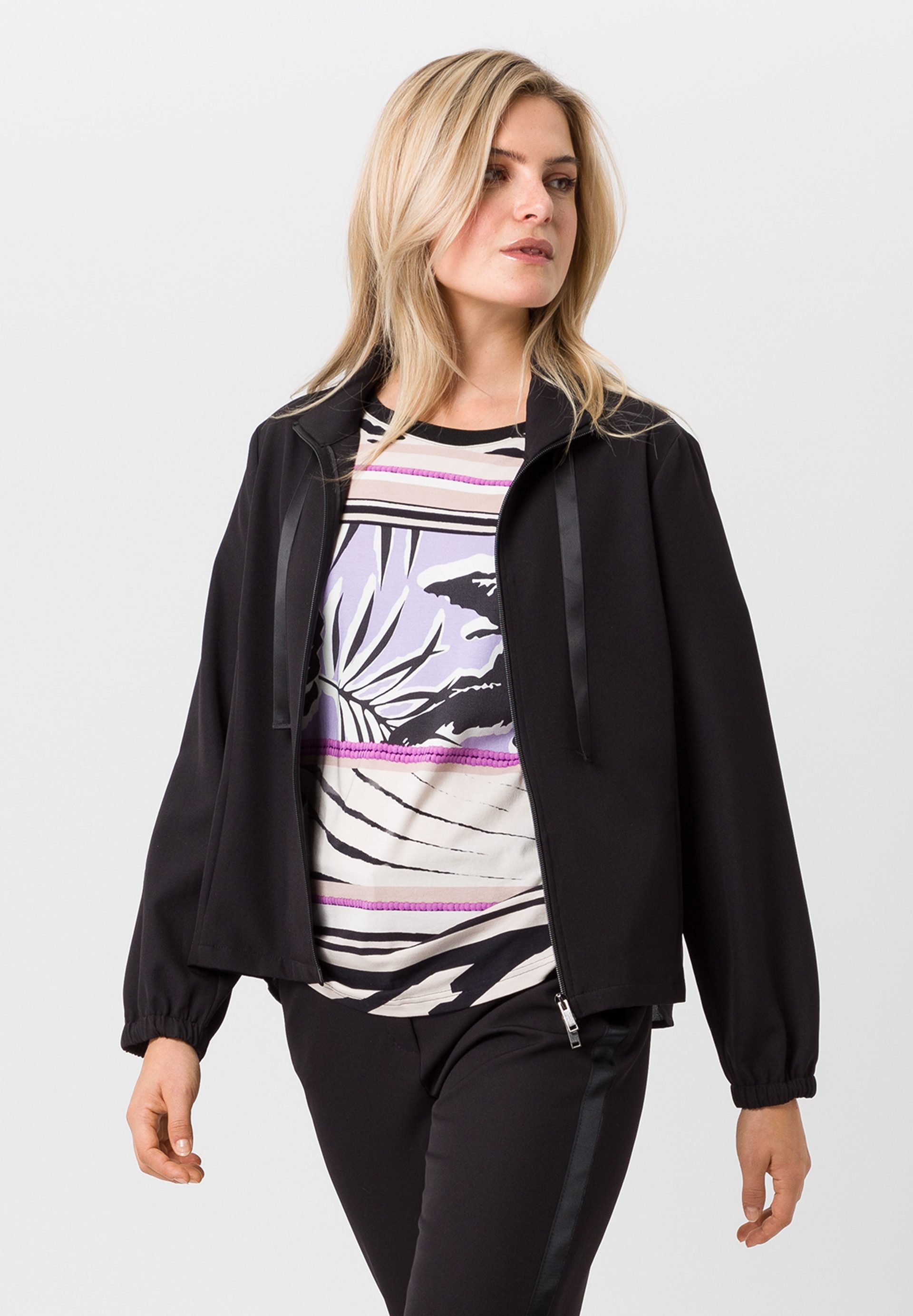 Kurzjacke mit dekorativen Bändern