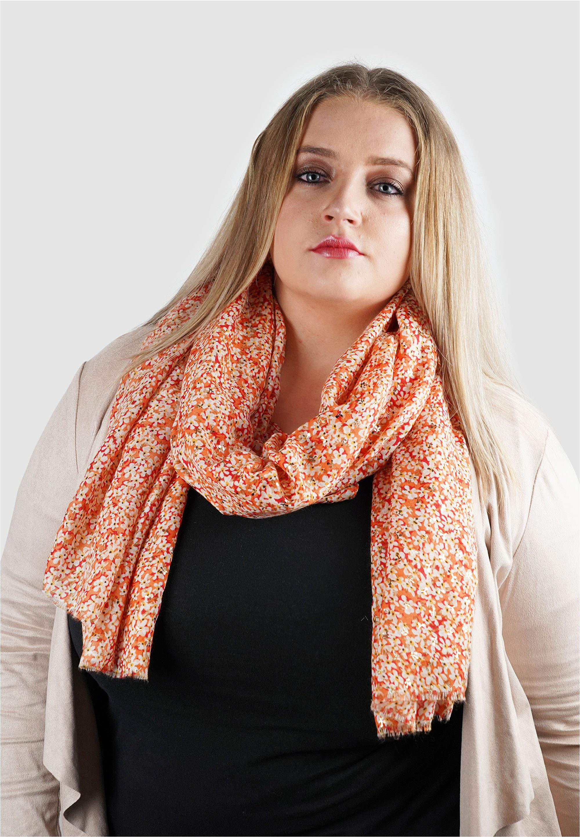 Harpa Modeschal PEPPER, mit floralem Allover-Print und Metallic-Effekt