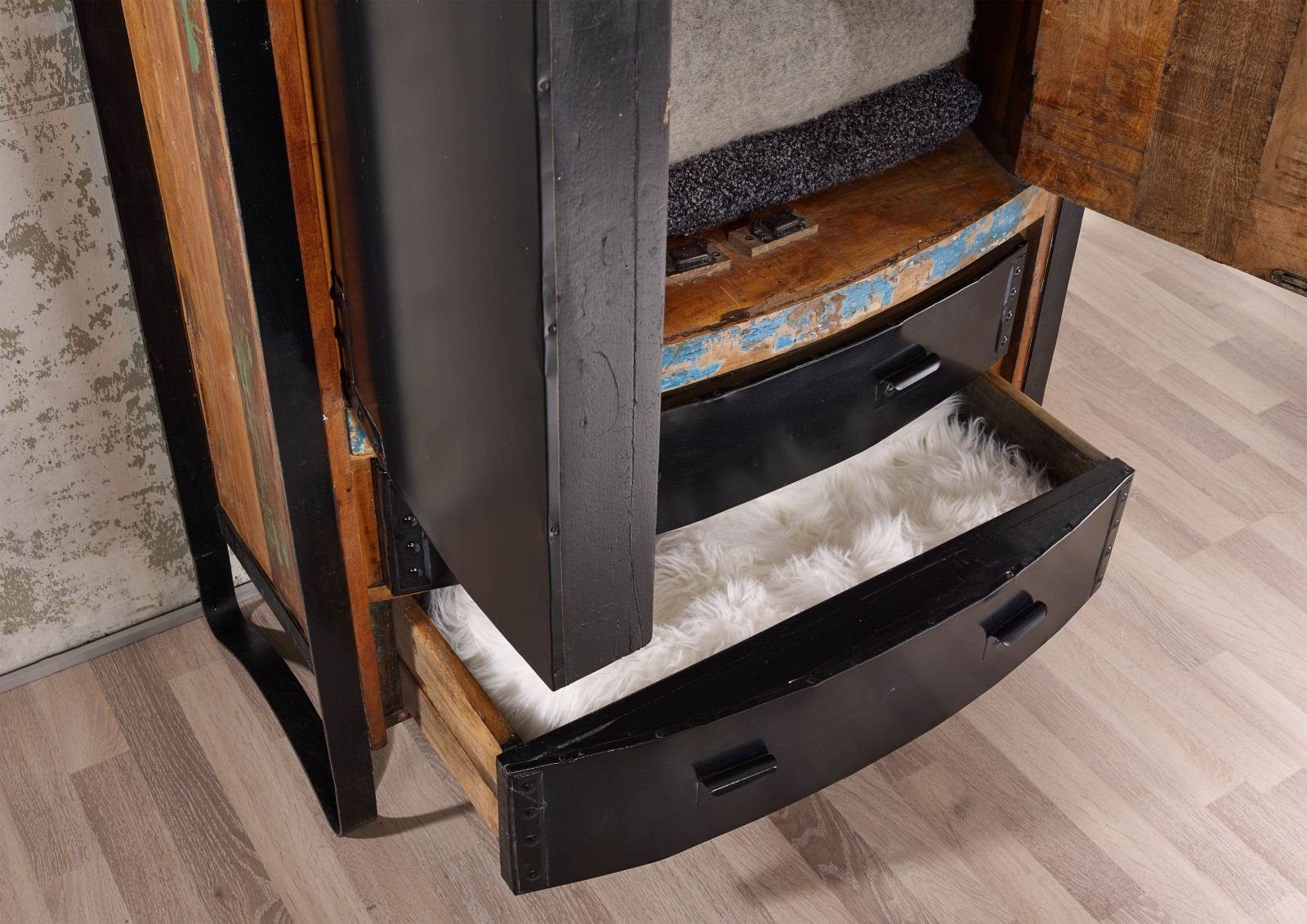 Massivmoebel24 Dreh-/Schwebetürenschrank INDUSTRIAL (Schrank Altholz 90x43x180 mehrfarbig lackiert INDUSTRIAL #07) Schrank Altholz 90x43x180 mehrfarbig lackiert INDUSTRIAL #07