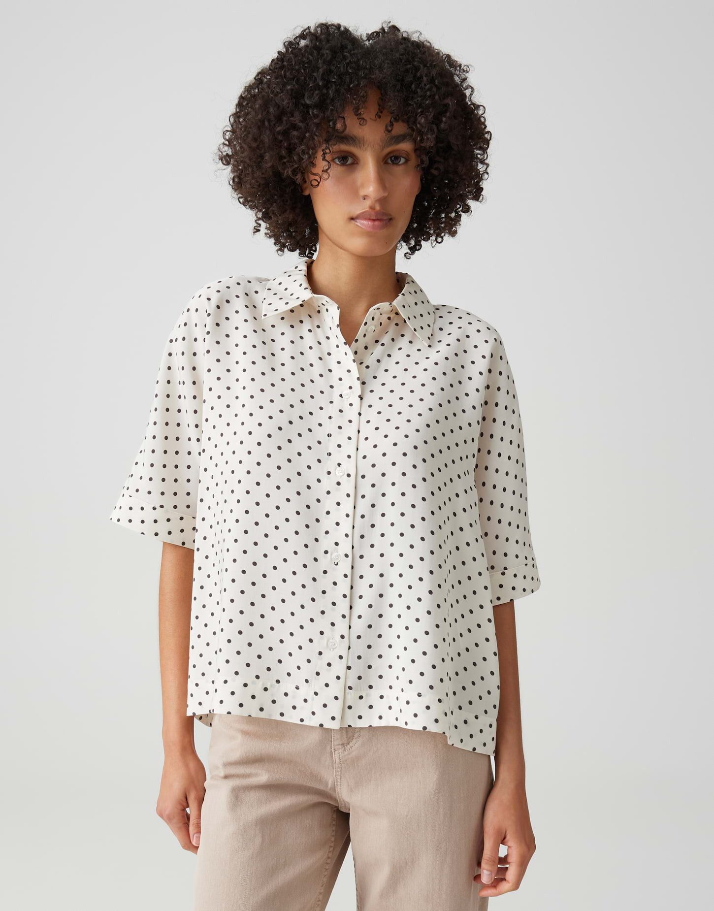 OPUS Kurzarmbluse Hemdbluse im Polka Dot Design Regular Fit Vielseitig kombinierbar für casual Looks