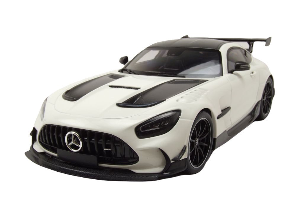 Minichamps Modellauto Mercedes AMG GT Black Series 2020 weiß metallic, Maßstab 1:18