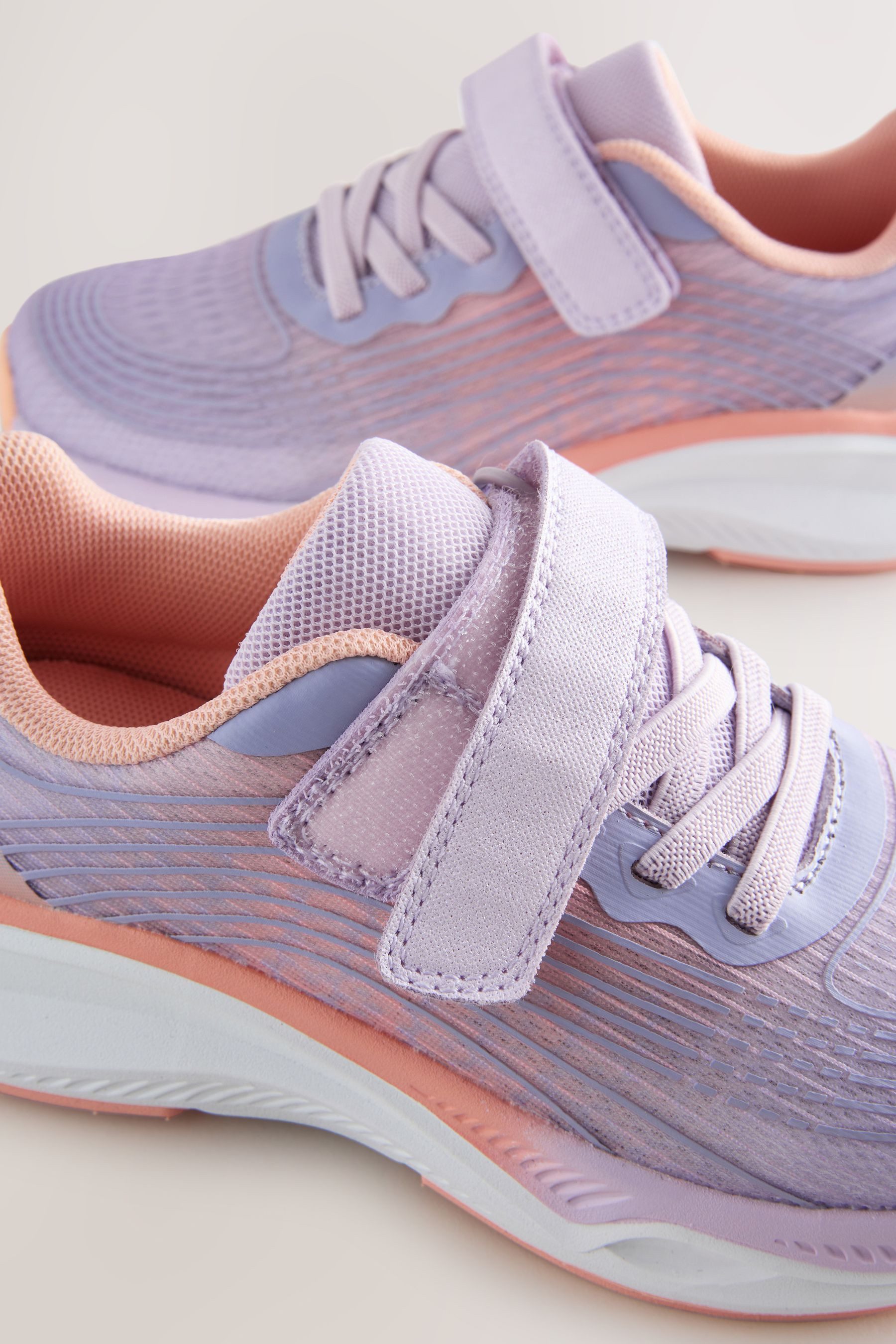 Next Schulturnschuhe mit elastischen Schnürsenkeln Sneaker (1-tlg)