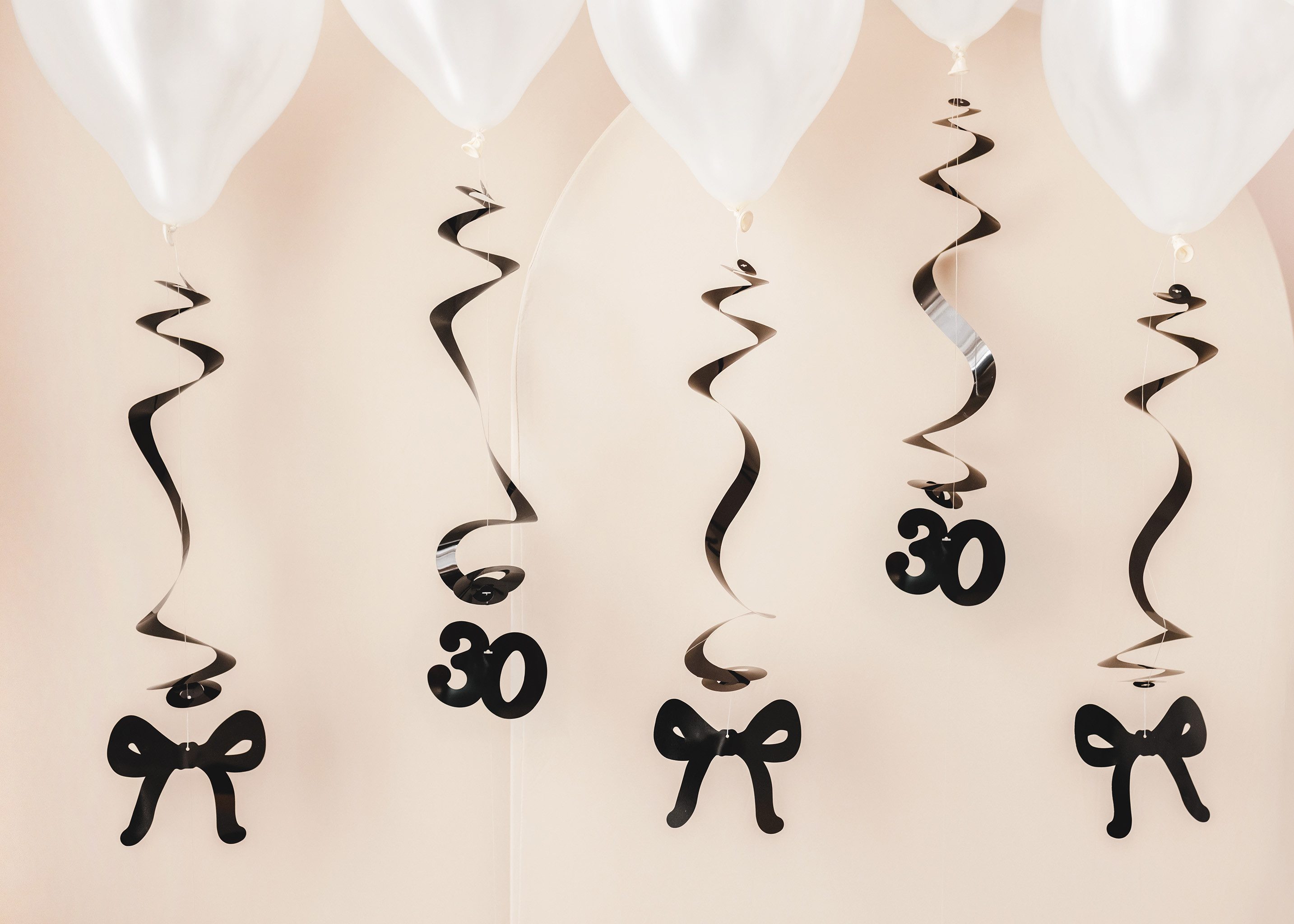 partydeco Girlande, Spiralgirlande 50cm Deckenhänger Zahl 30 und Schleifen 5er Set Schwarz