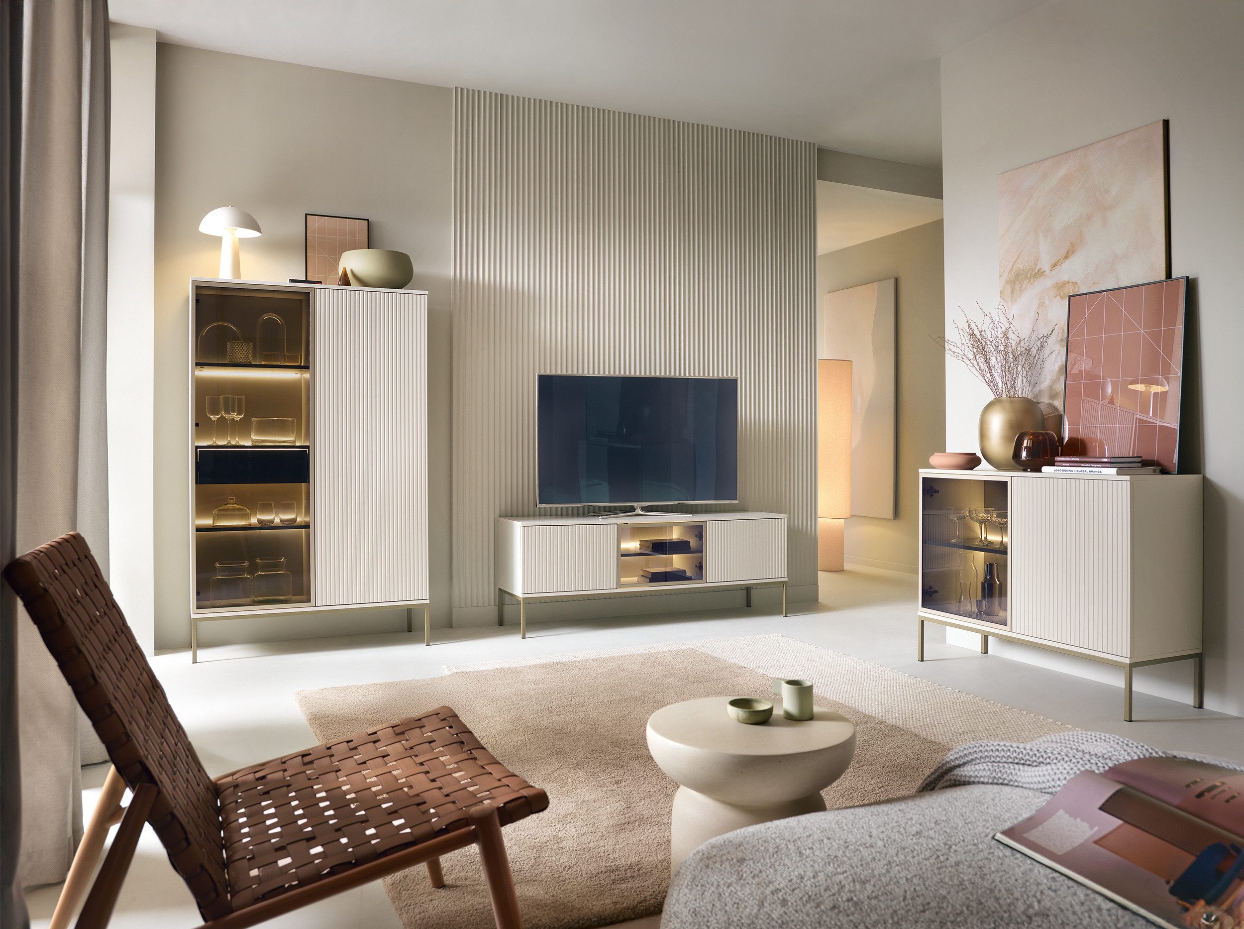 yourhouse24 Kommode SANTIA 154 cm 3D mit LED-Vitrine Lamellen Kaschmir Gold – Bild 4 von 5
