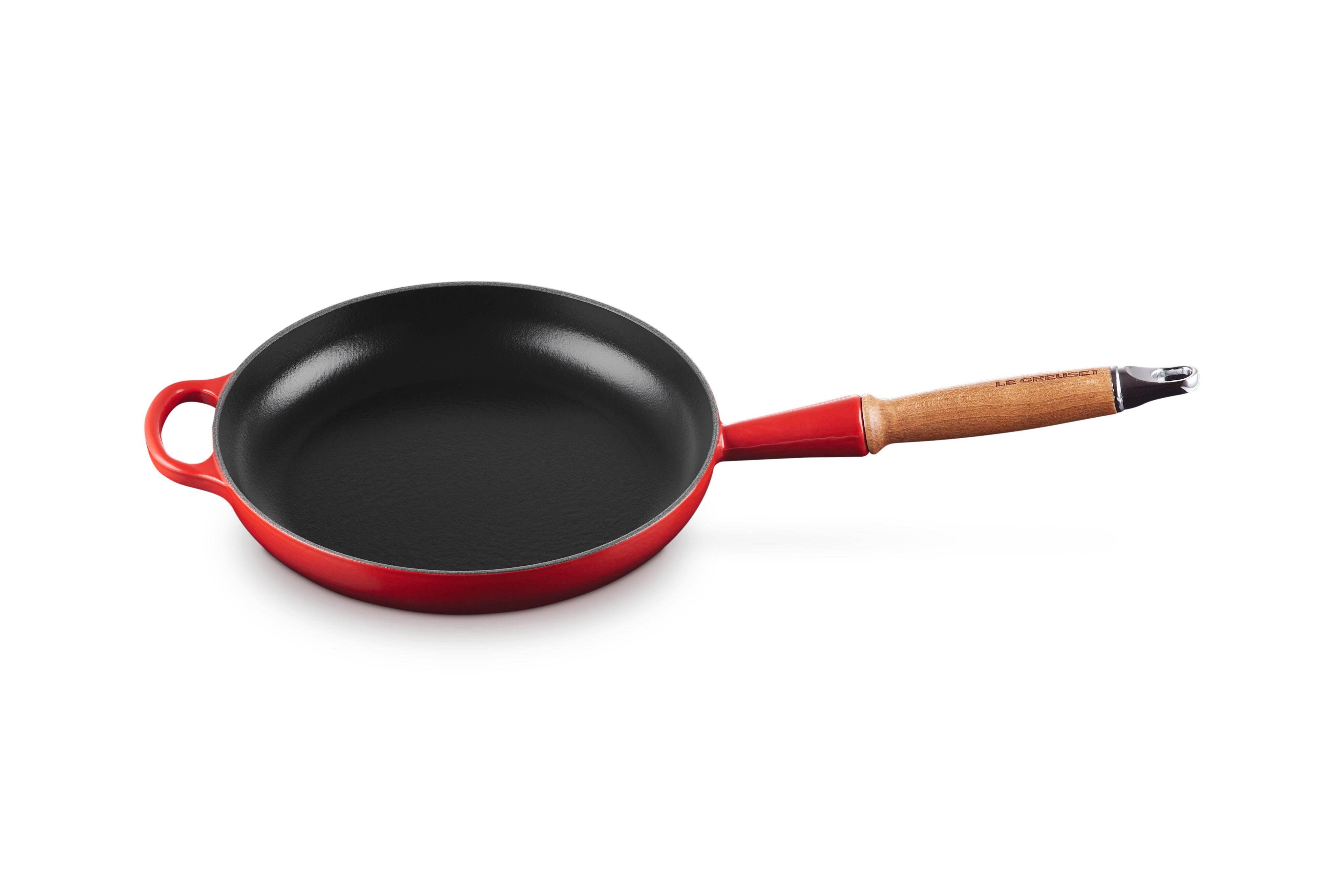 LE CREUSET Bratpfanne Signature Gusseisen mit Holzgriff, Gusseisen, 24cm Kirschrot, 20258240600422