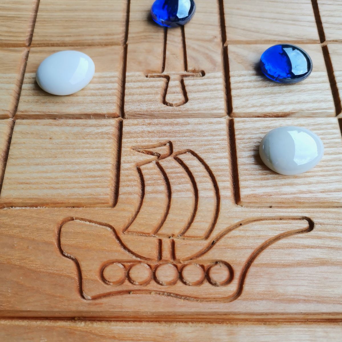 Madera Spielzeuge Spielesammlung Tablut Eschenholz, Strategiespiel, spannendes Strategiespiel mit tiefer Geschichte