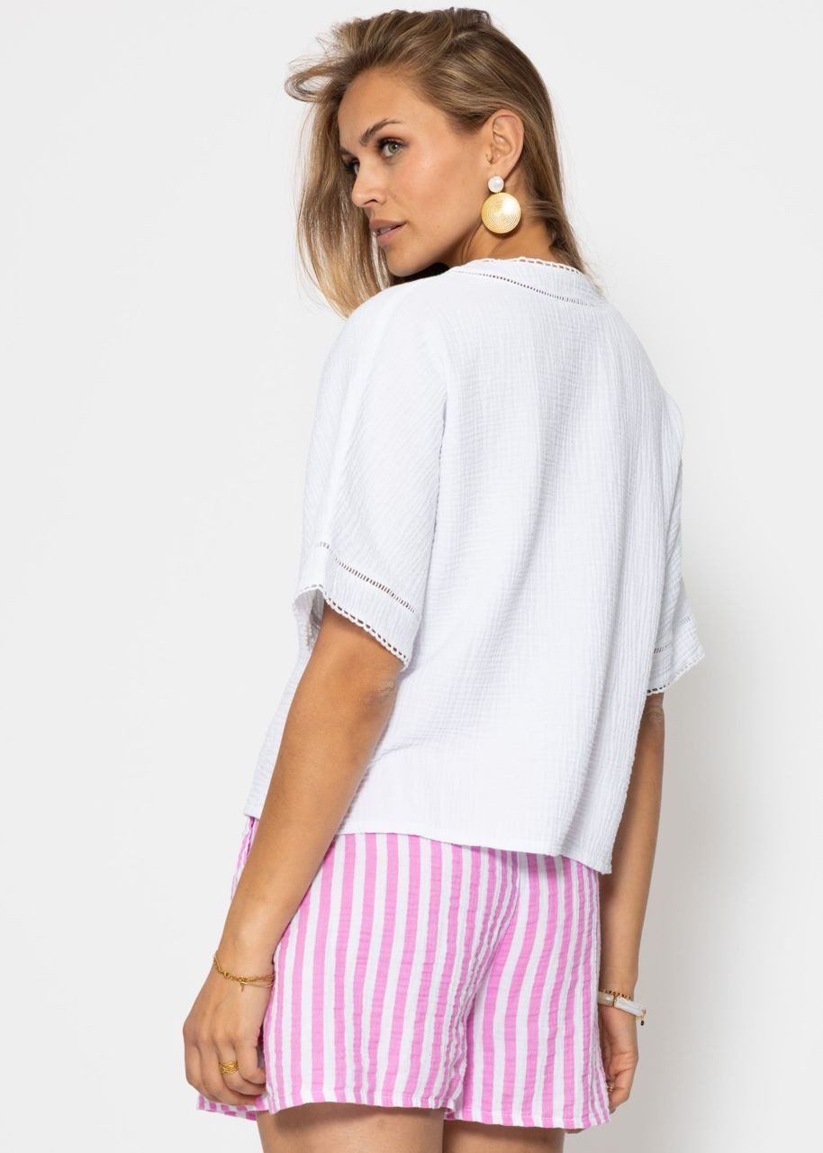 SASSYCLASSY Langarmbluse Musselinbluse mit Spitzeneinsatz für Damen Luftiges Shirt aus Baumwolle mit V-Ausschnitt Weiß Beige Flieder Grün