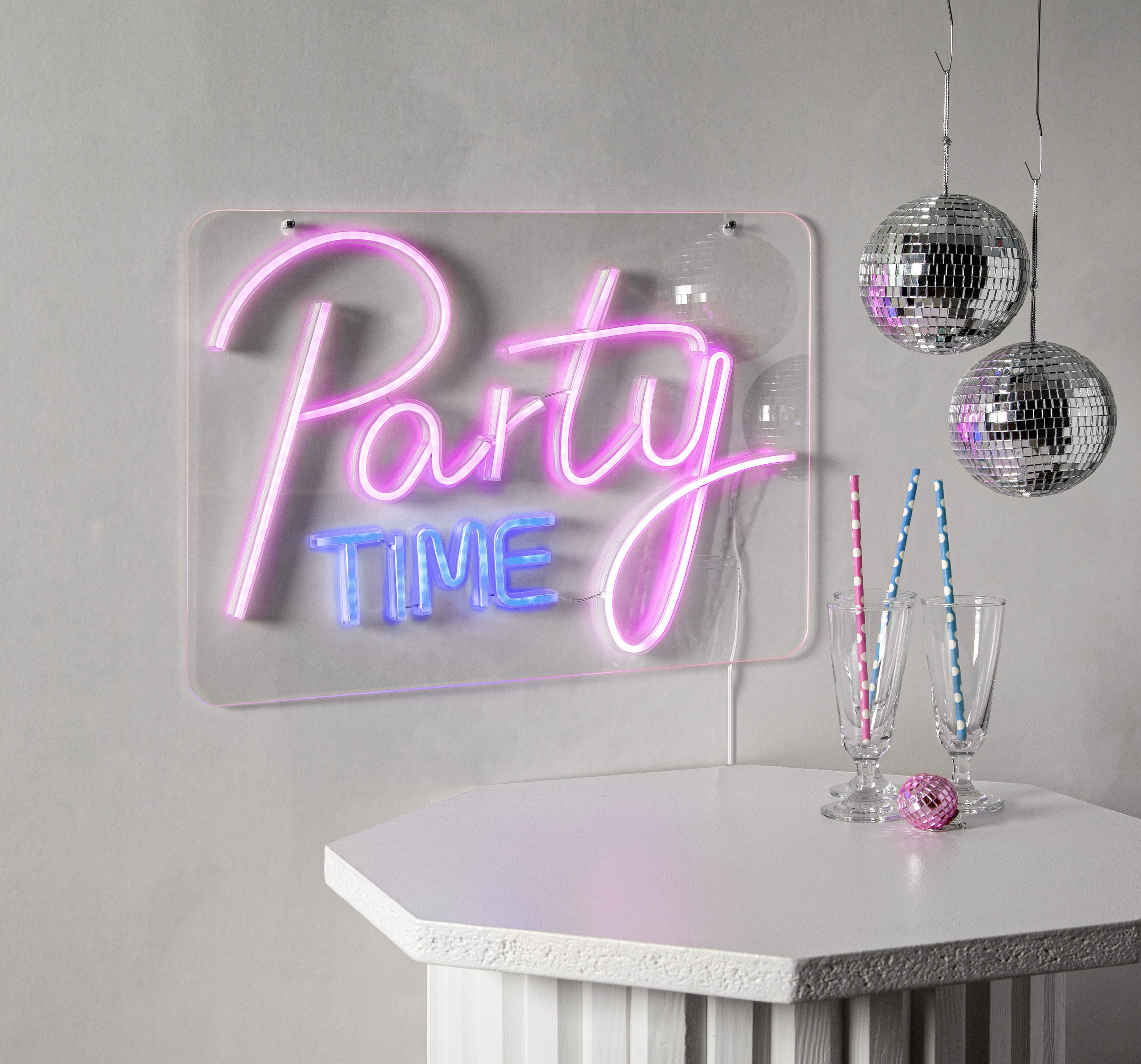 STAR TRADING LED Dekolicht Innendekoration Plexy Partytime, USB-Anschluss mit Ladefunktion, LED fest integriert, RGB, Party-Time-Schriftzug, transparent, Licht mehrfarbig, USB-Betrieb