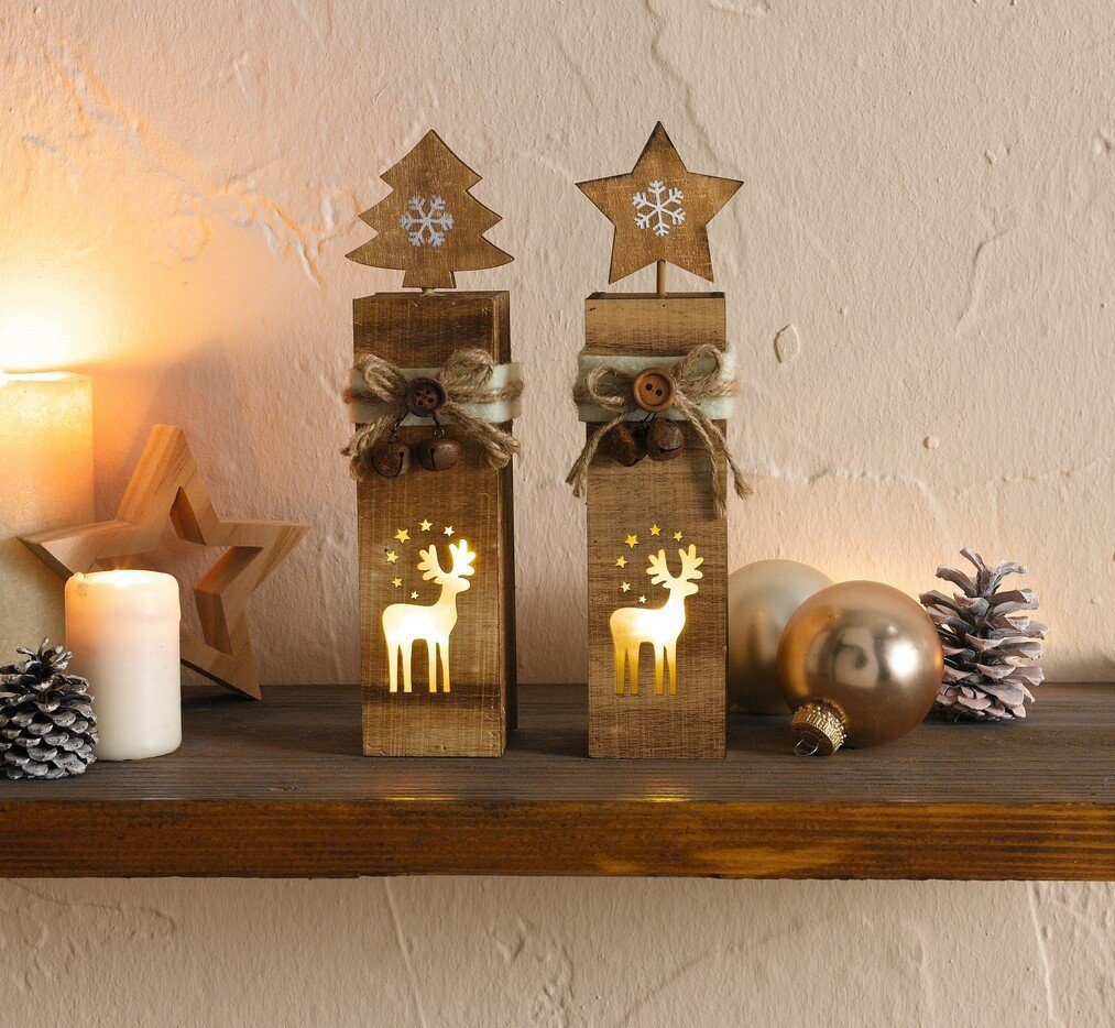 Home-trends24.de LED Dekoobjekt Rentier LED-Säule Tannenbaum 2 x Windlicht Sterne Weihnachten Glocken