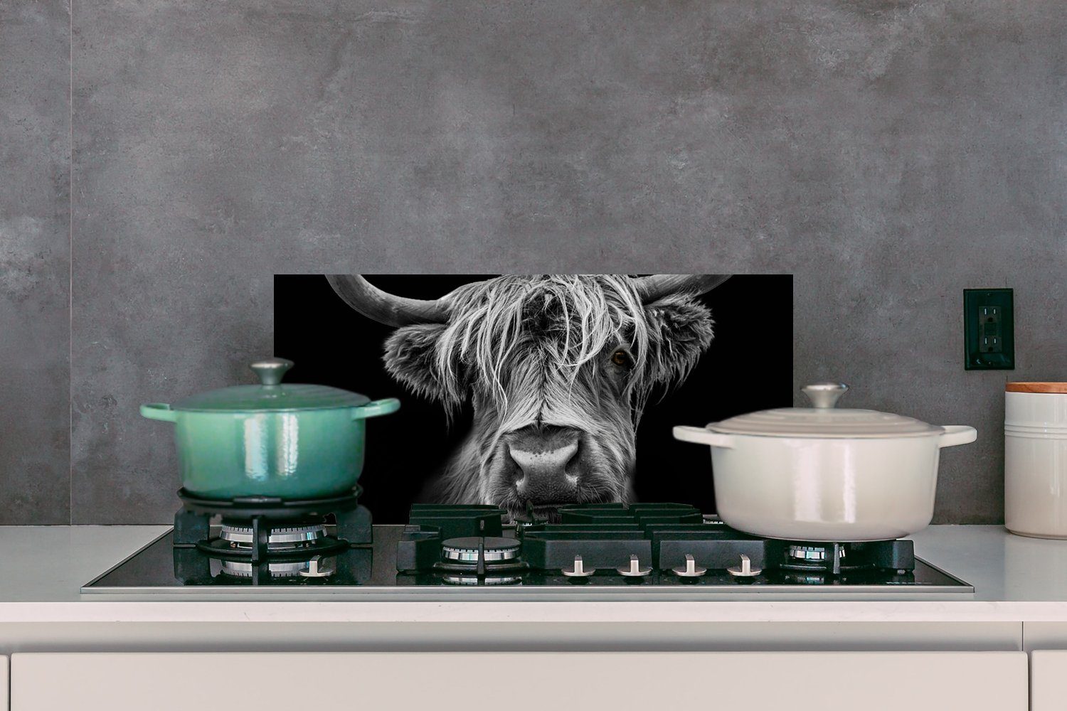 - Schwarz - Fett cm, MuchoWow Schottischer - Weiß Küchenrückwand - - 60x30 Highlander Wandschutz, - (1-tlg), Hörner Tiere, Kuh Küchen für Schmutzflecken gegen und Wild