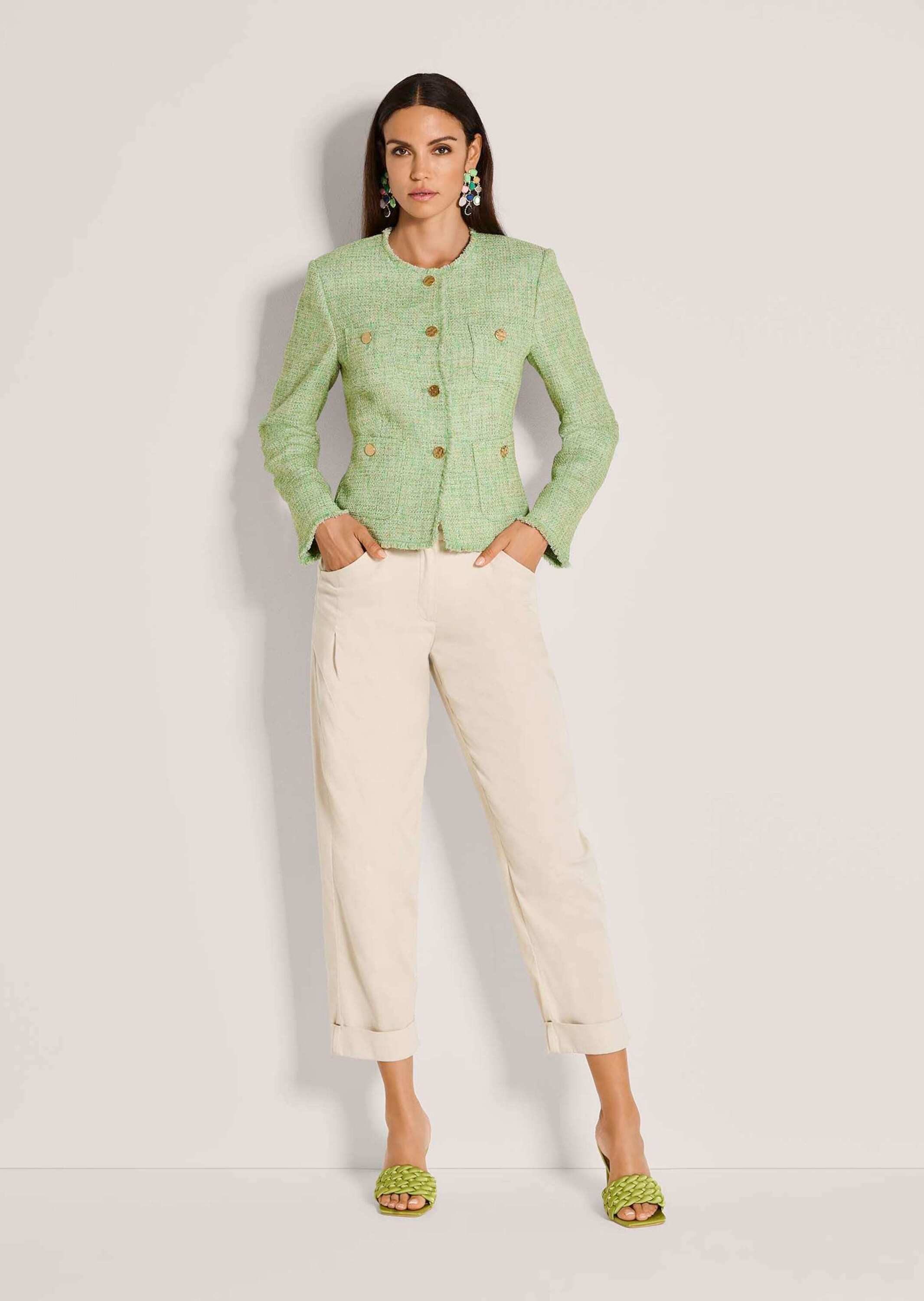 MADELEINE Kurzblazer Tweed-Blazer mit Fransendetails Kurzblazer mit Rundhalsausschnitt, Knopfleiste, Taschen und Langarm