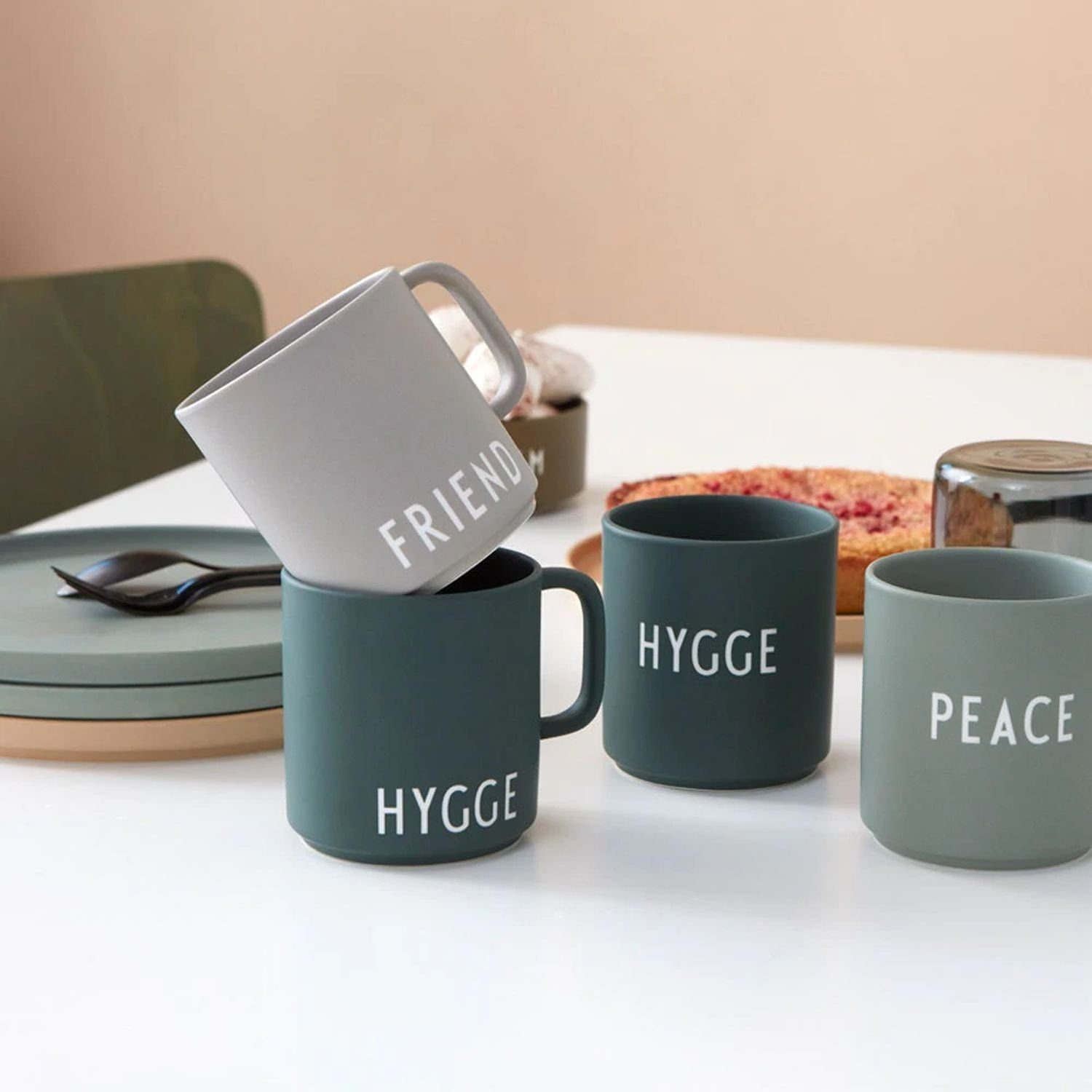 Design Letters Becher Favourite Cup Hygge Dunkelgrün, Porzellan