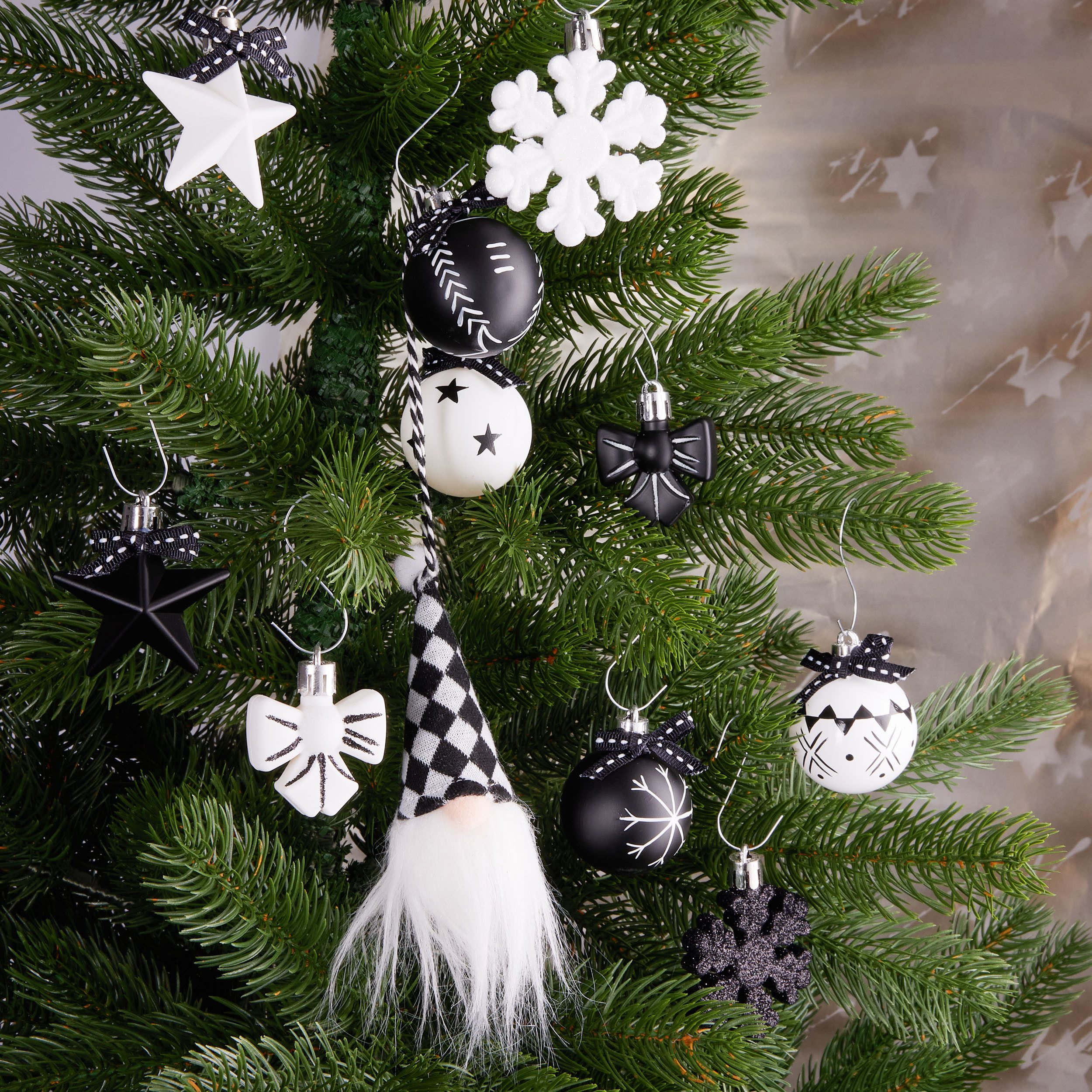 BRUBAKER Weihnachtsbaumkugel 24 Stück Christbaumschmuck Black and White - Weihnachtskugel Set (70 St), Wichtel, Schneeflocken, Merry, Peace, Joy und Noel Baumku – Bild 4 von 5