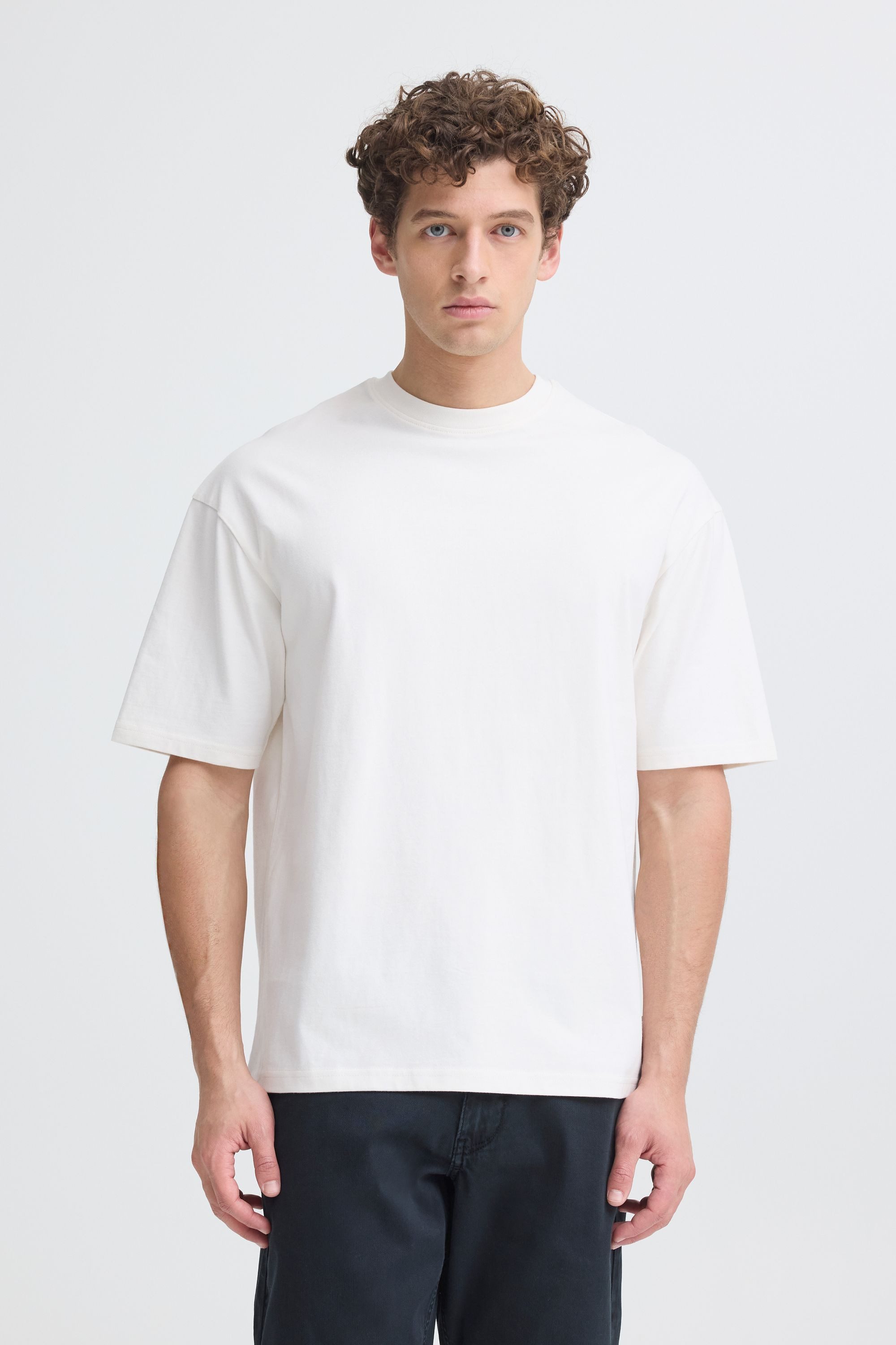Indicode Rundhalsshirt IDValmon Lockeres T-Shirt mit Backprint - Oversized Fit