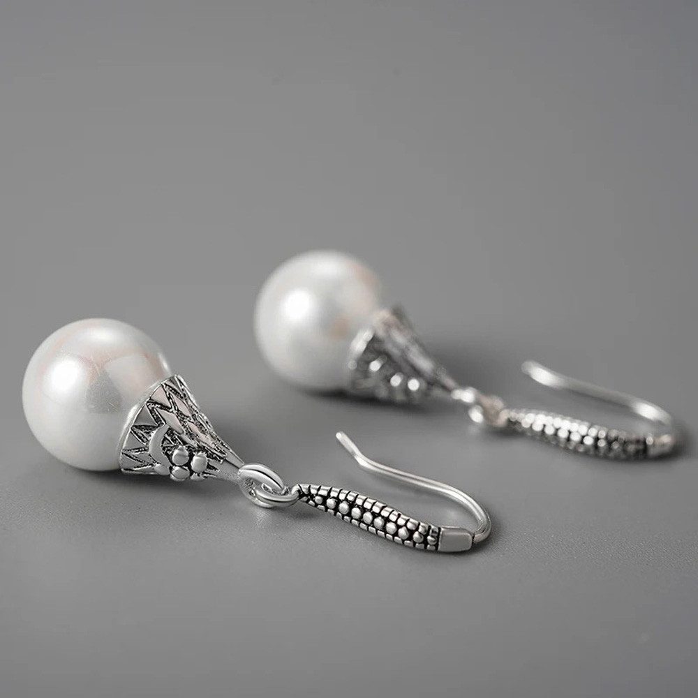 Runde Perlé Perlenohrringe Clara, handgefertigte Hängeohrringe, große Shell Perle, 925er Silber
