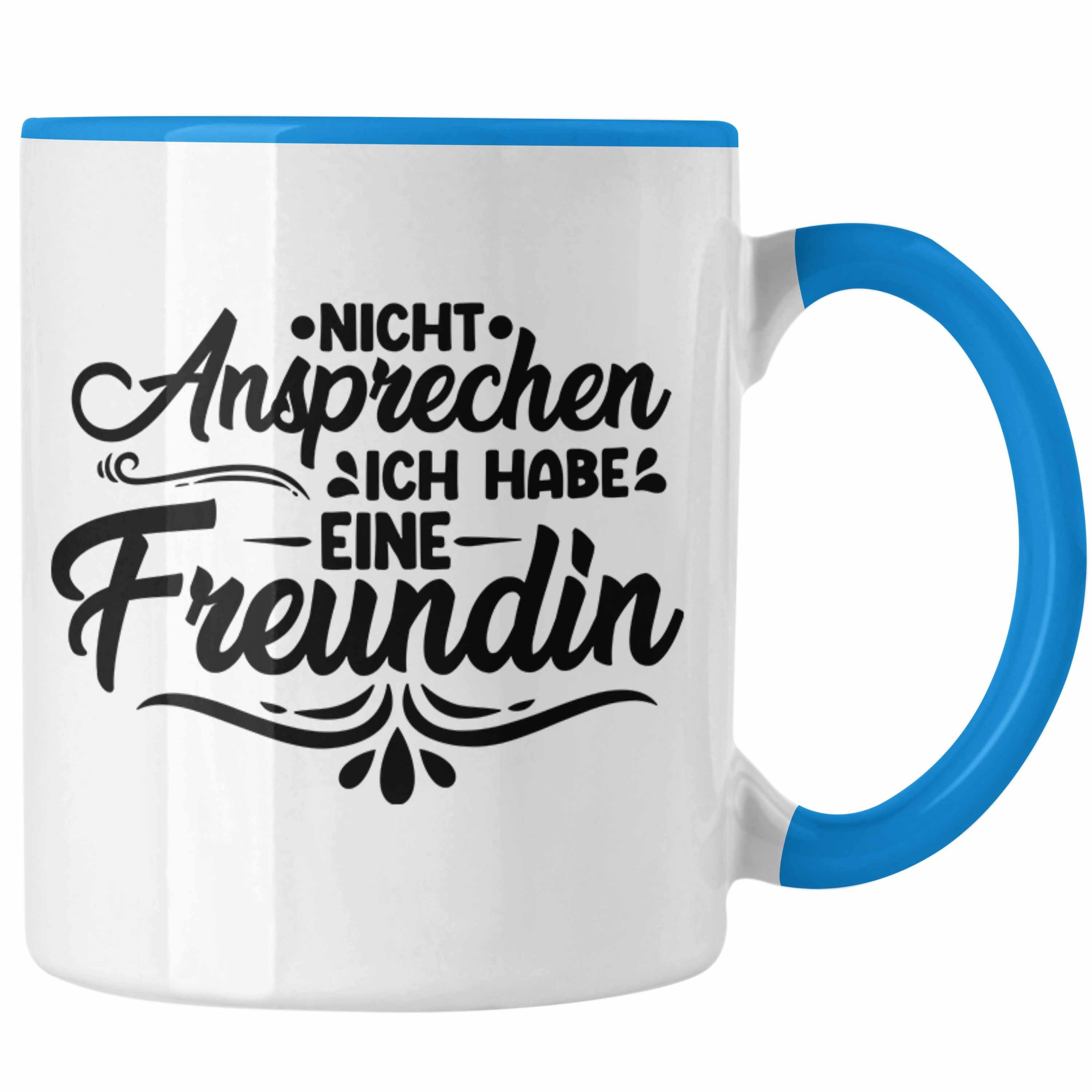 Trendation Tasse Trendation - Nicht Ansprechen Ich Bin Vergeben Tasse Geschenk Freund Liebe Paare Geschenkidee Valentinstag Blau