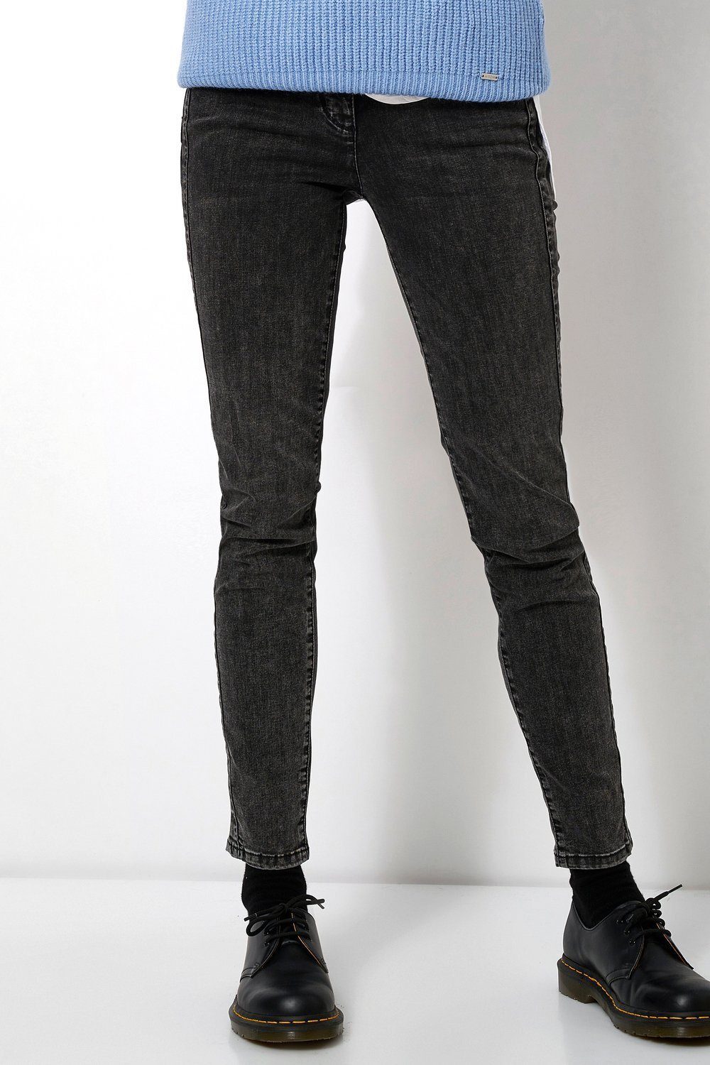 TONI Skinny-fit-Jeans be loved mit doppelten Seitennähten anthra - 884