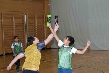 Bassalo Spielball Cupball 30er Set Sport-Spiel für Schulklassen - 30 Becher, 15 Bälle - (Set, 30 Personen), Outdoor und Indoor, Made in Germany
