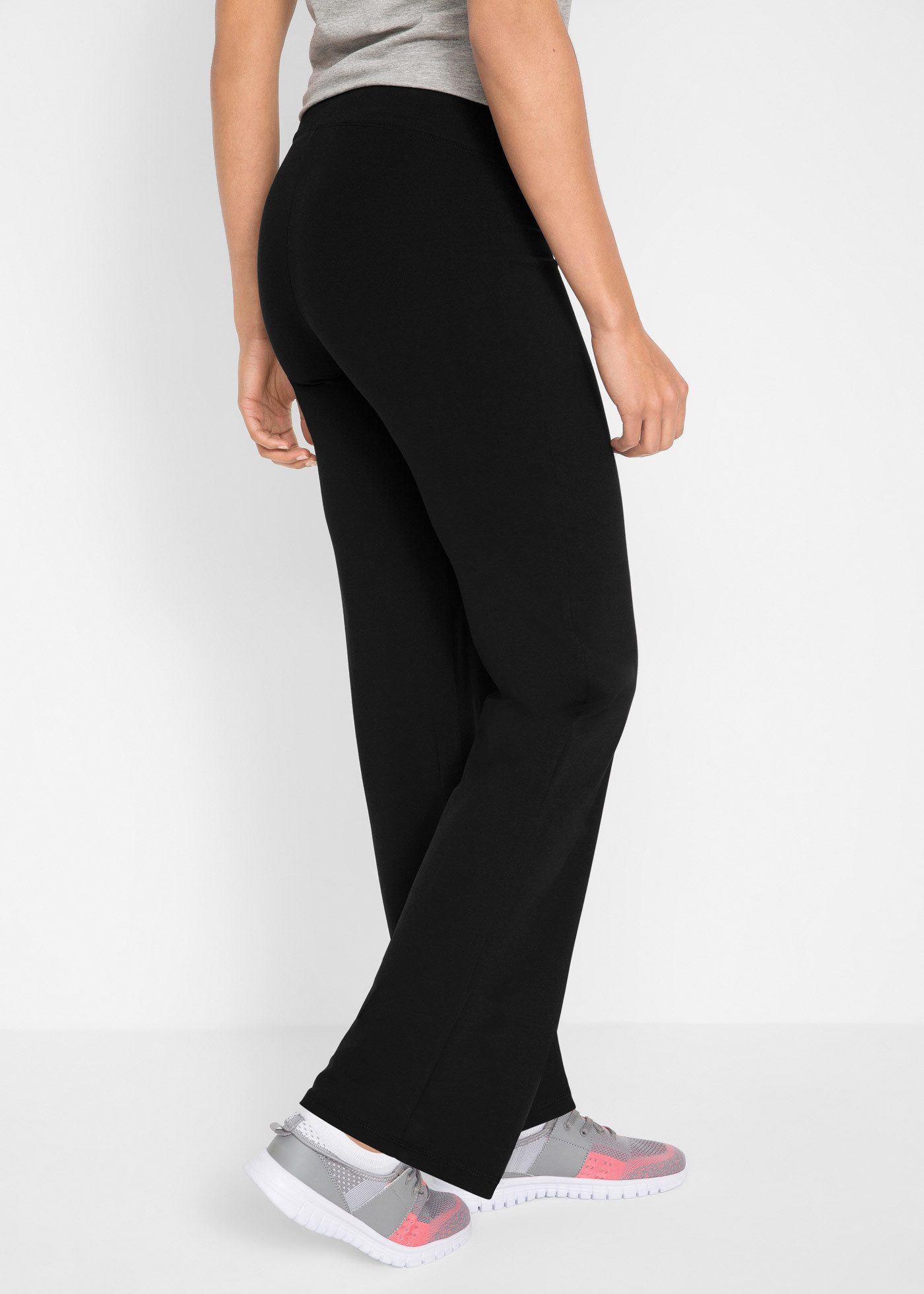 bonprix Sporthose aus Baumwoll-Stretch, Bootcut, Slim fit, Kontrastdetail am Bund
