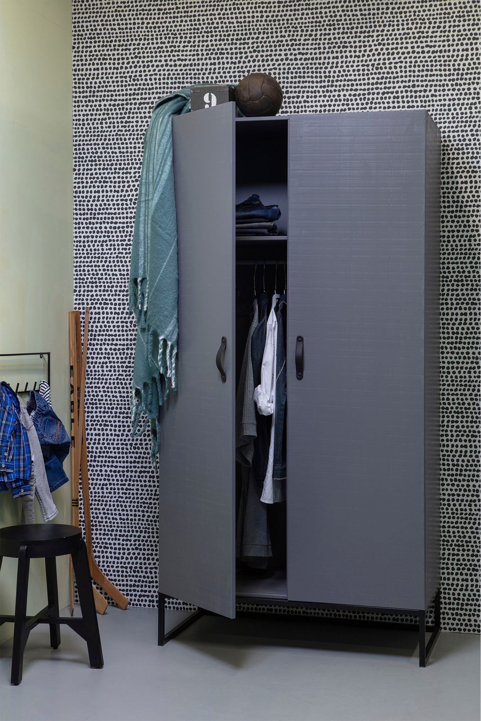 WOOOD Garderobenschrank Morris mit FSC® Massivkiefer und Metallgestell B 100 x T 53 x H 195 cm Bandsägerau Oberfläche, Melamin-Innenraum, Hang- und Legbereich