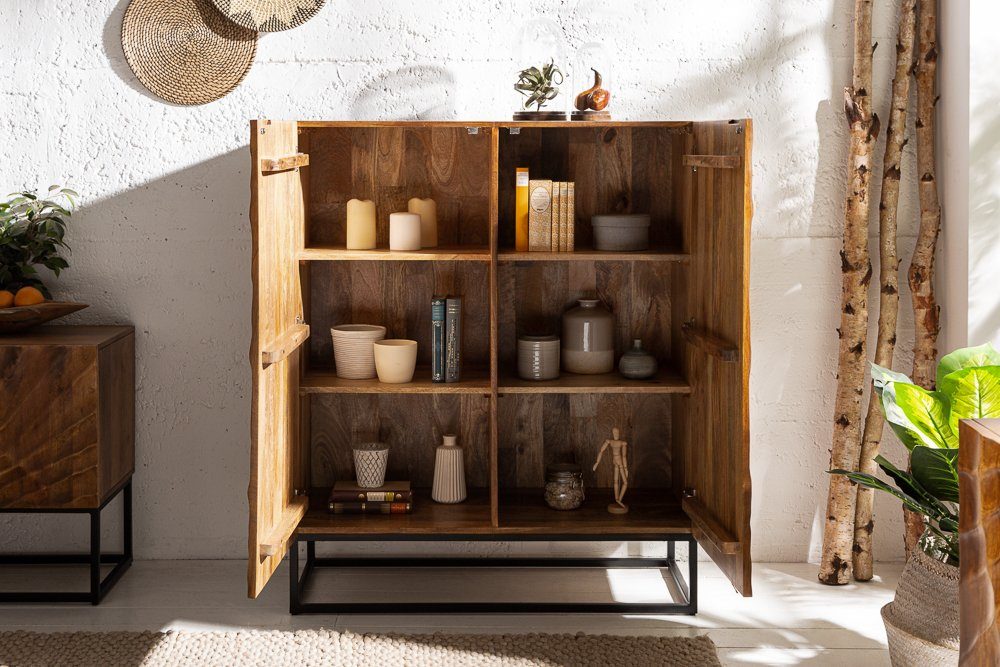 riess-ambiente Highboard SCORPION 120cm braun / schwarz · Hochschrank aus Mango-Massivholz (Einzelartikel, 1 St), Metall-Gestell · 3D Schnitzereien · 2 Türen ·  – Bild 4 von 5
