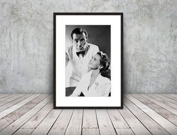 artissimo Bild mit Rahmen Bild gerahmt 51x71cm / schwarz-weiß Poster mit Rahmen Humphrey Boagrt, Film-Szene: Casablanca