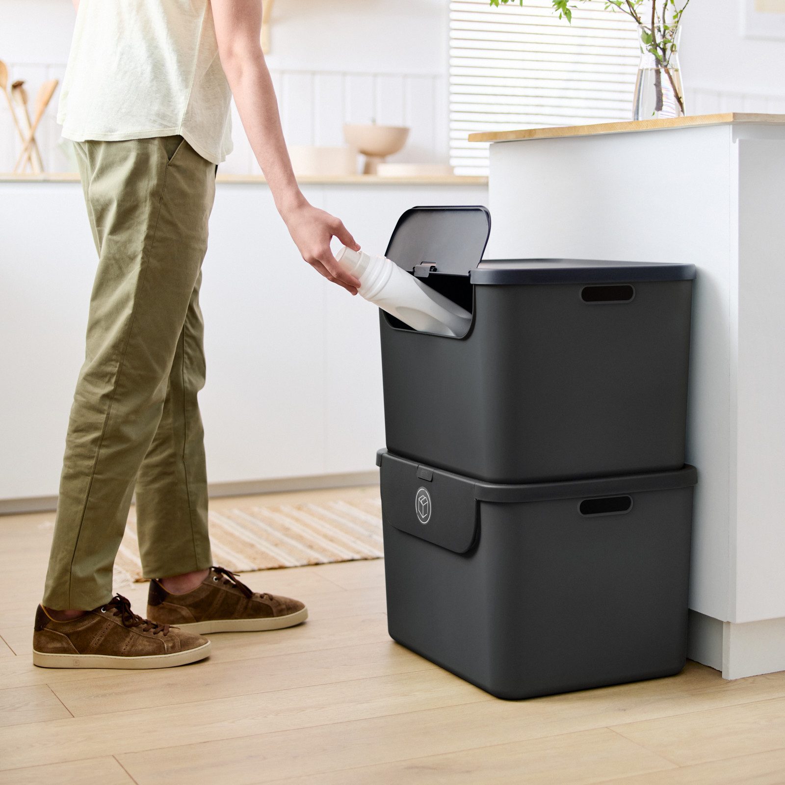 ROTHO Mülltrennsystem Albula Mülleimer 55l mit Frontklappe für die Küche – Recycling System, Behälter ideal für Mülltrennung & Recycling