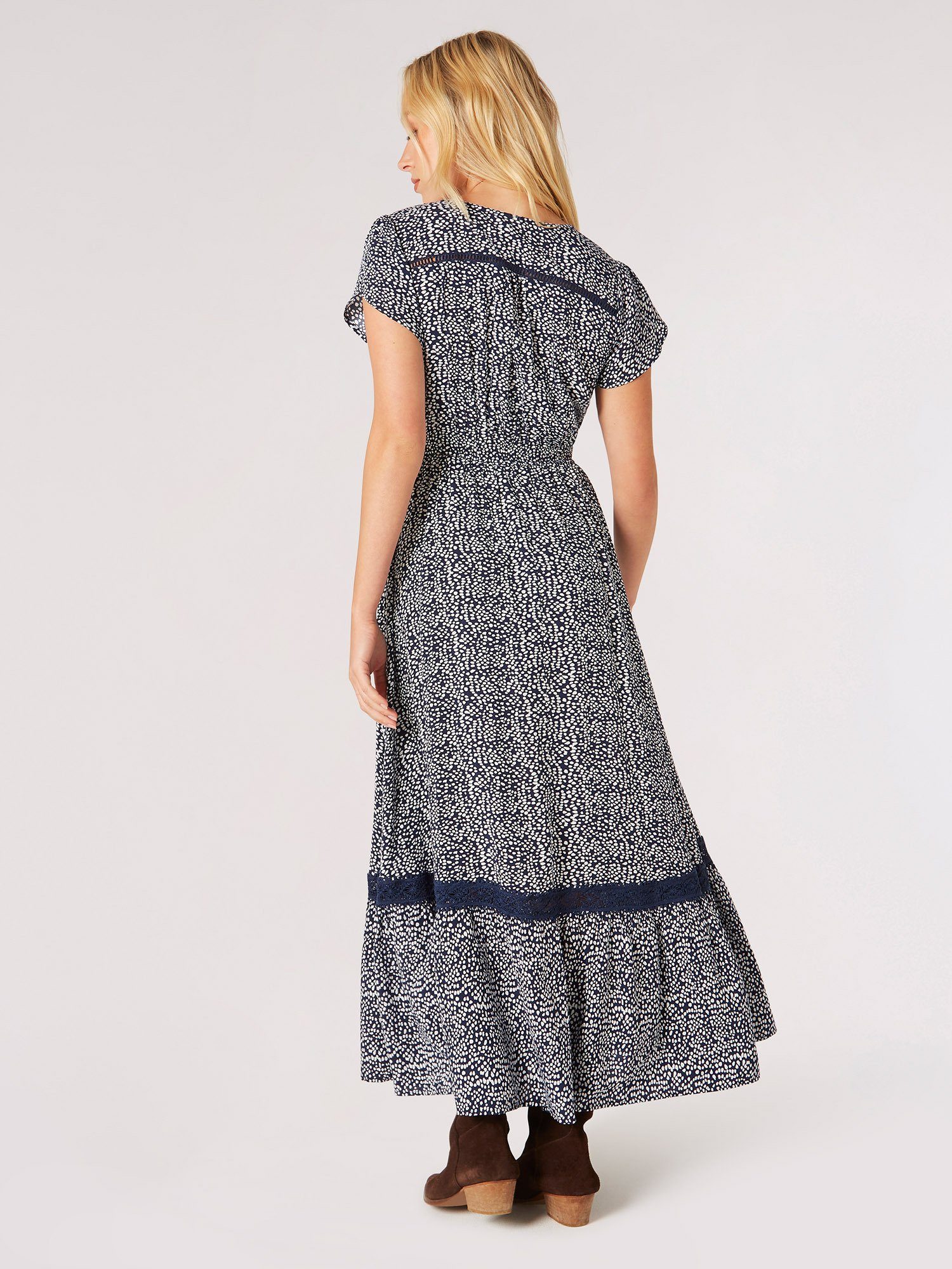 Apricot Druckkleid Gemustertes Maxikleid (1-tlg., Nicht angegeben) mit bestickter Bordüre – Bild 3 von 5