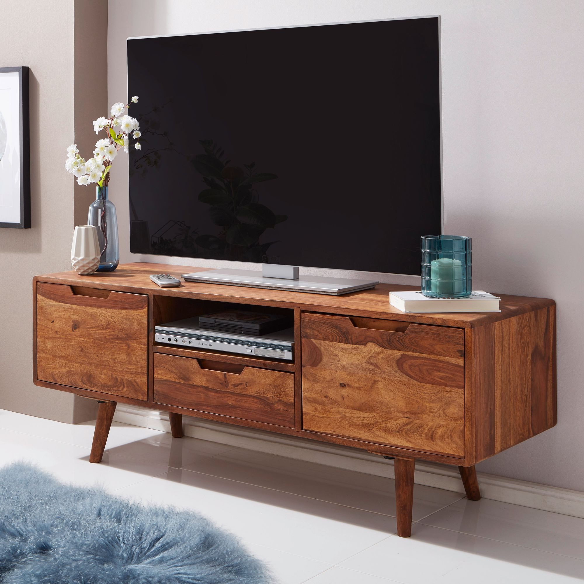 furnicato Lowboard Massivholz, Walnuss Finish 135x51x45 cm Braun (1 St), TV-Board mit offenem Regalfach und Schublade für dein Wohnzimmer