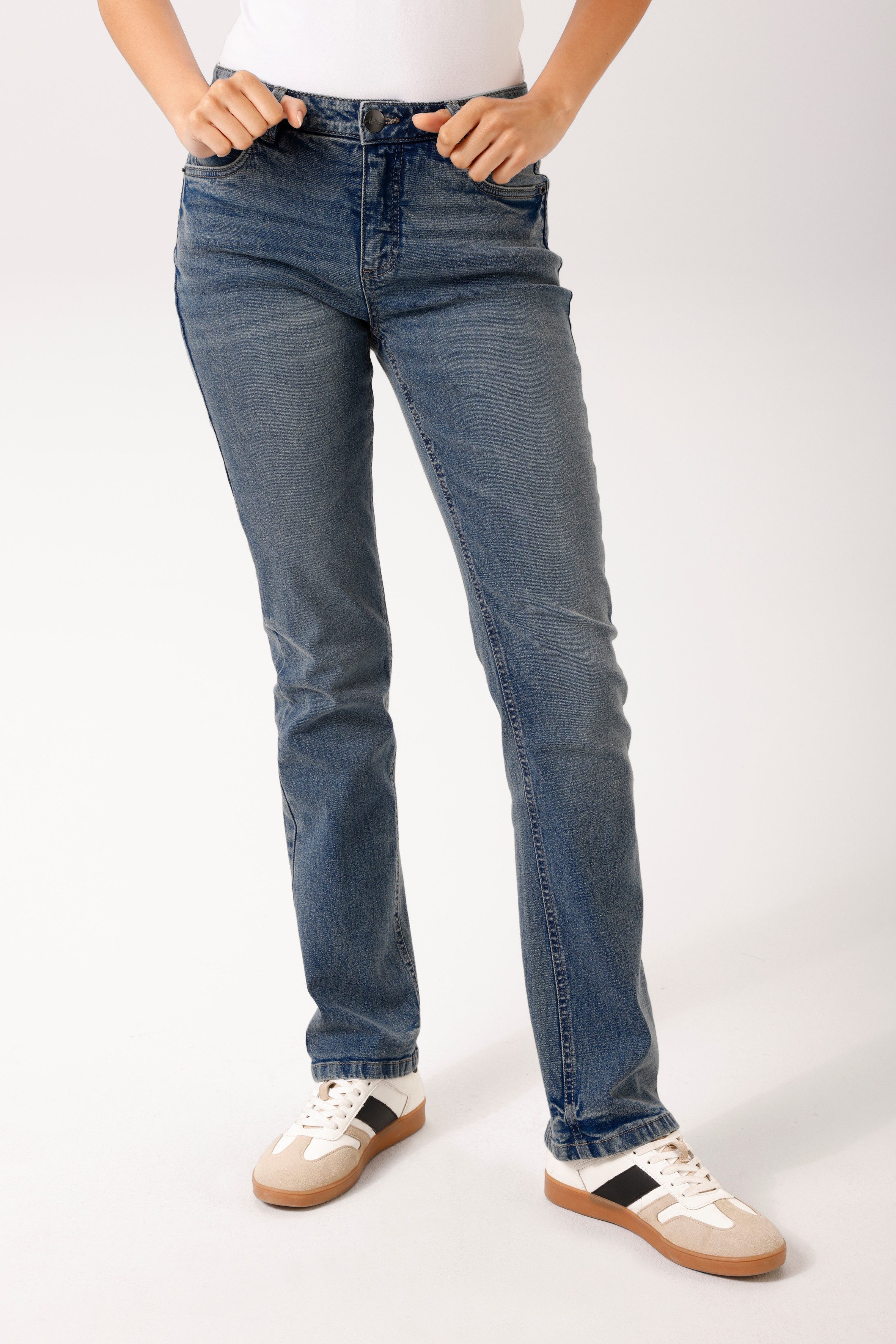 Aniston CASUAL 5-Pocket-Jeans in dezenter Bootcut-Form - NEUE KOLLEKTION. € 44,99, (€ 44,99 pro 1 Stk).