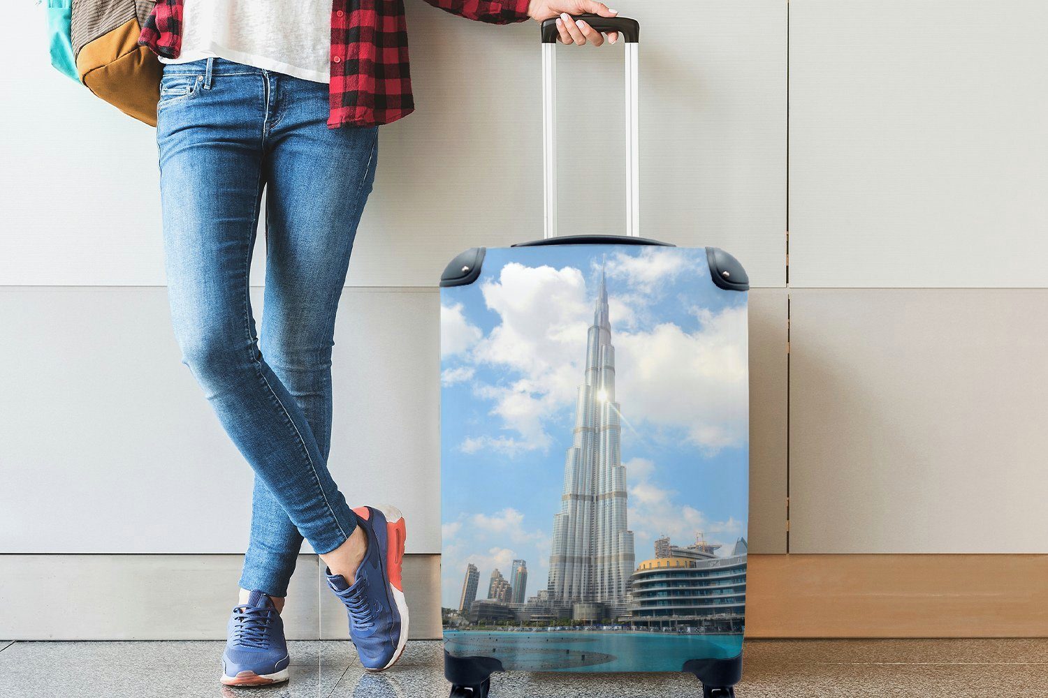 MuchoWow Handgepäckkoffer in 4 Reisekoffer auf Burj Reisetasche Sonne Khalifa Trolley, rollen, Rollen, für scheint Dubai, mit Ferien, Handgepäck den Die